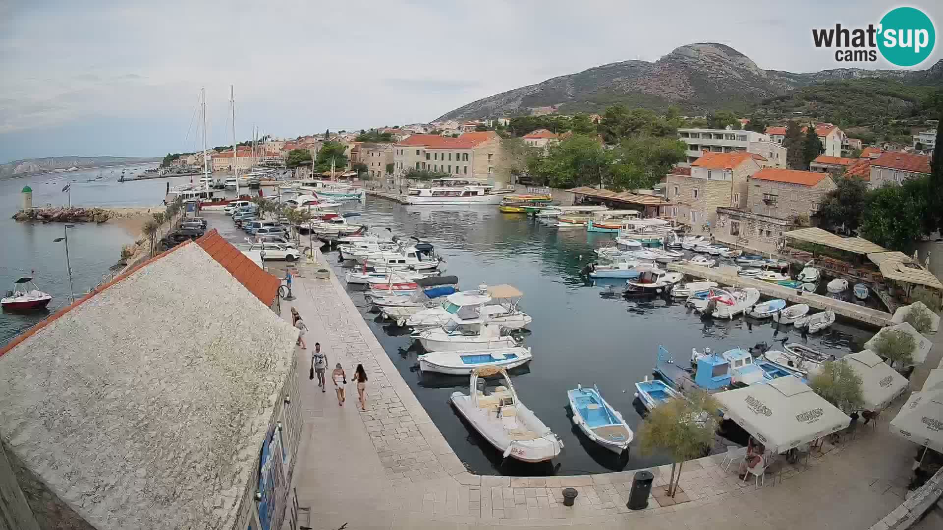 Web kamera Bol Riva – Pogled uživo na luku i marinu
