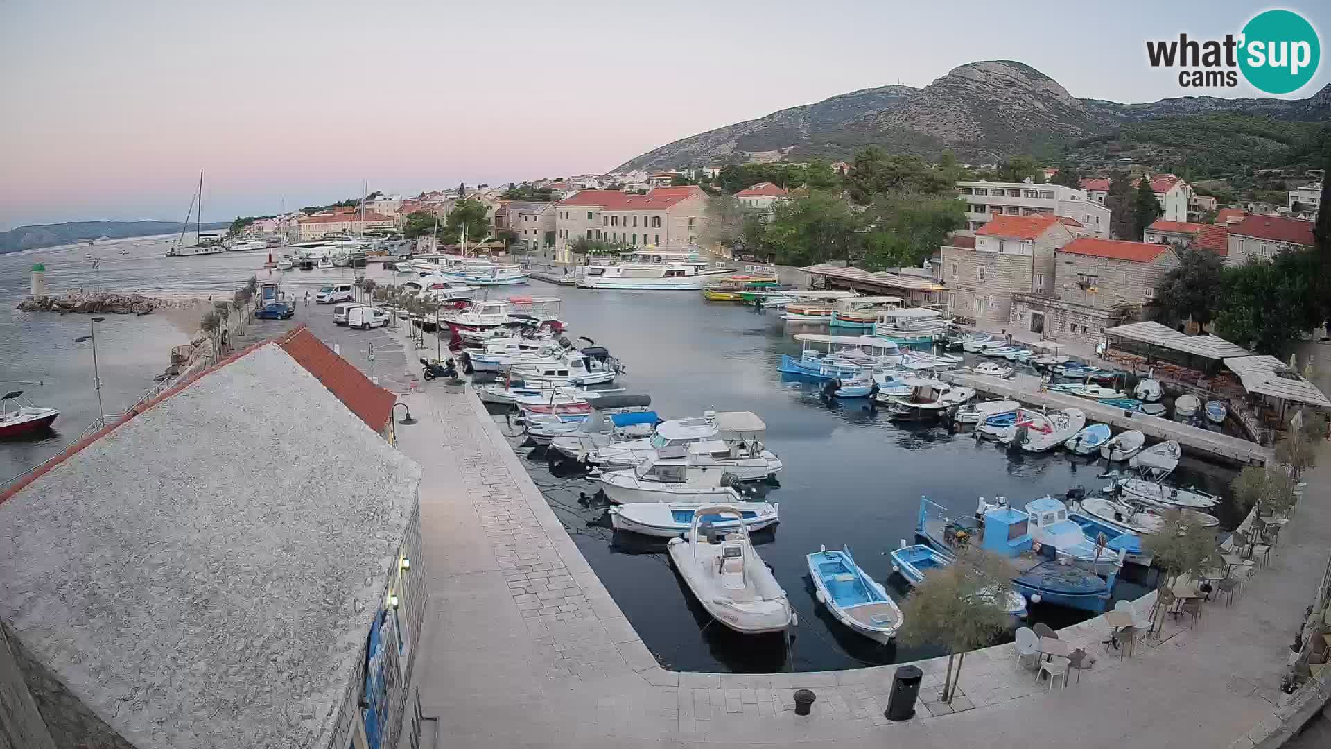 Webcam porto di Bol – Vista live sulla Riva e Marina