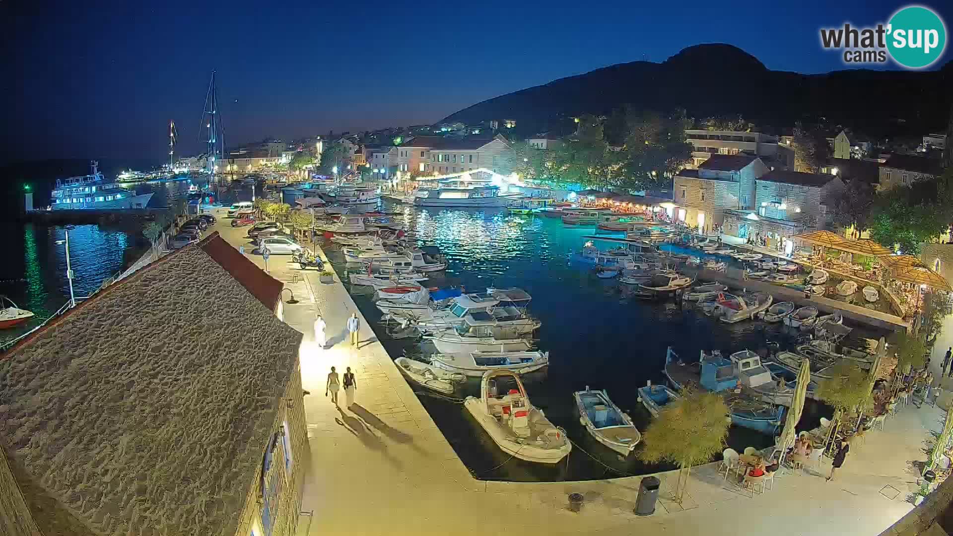 Web kamera Bol Riva – Pogled uživo na luku i marinu