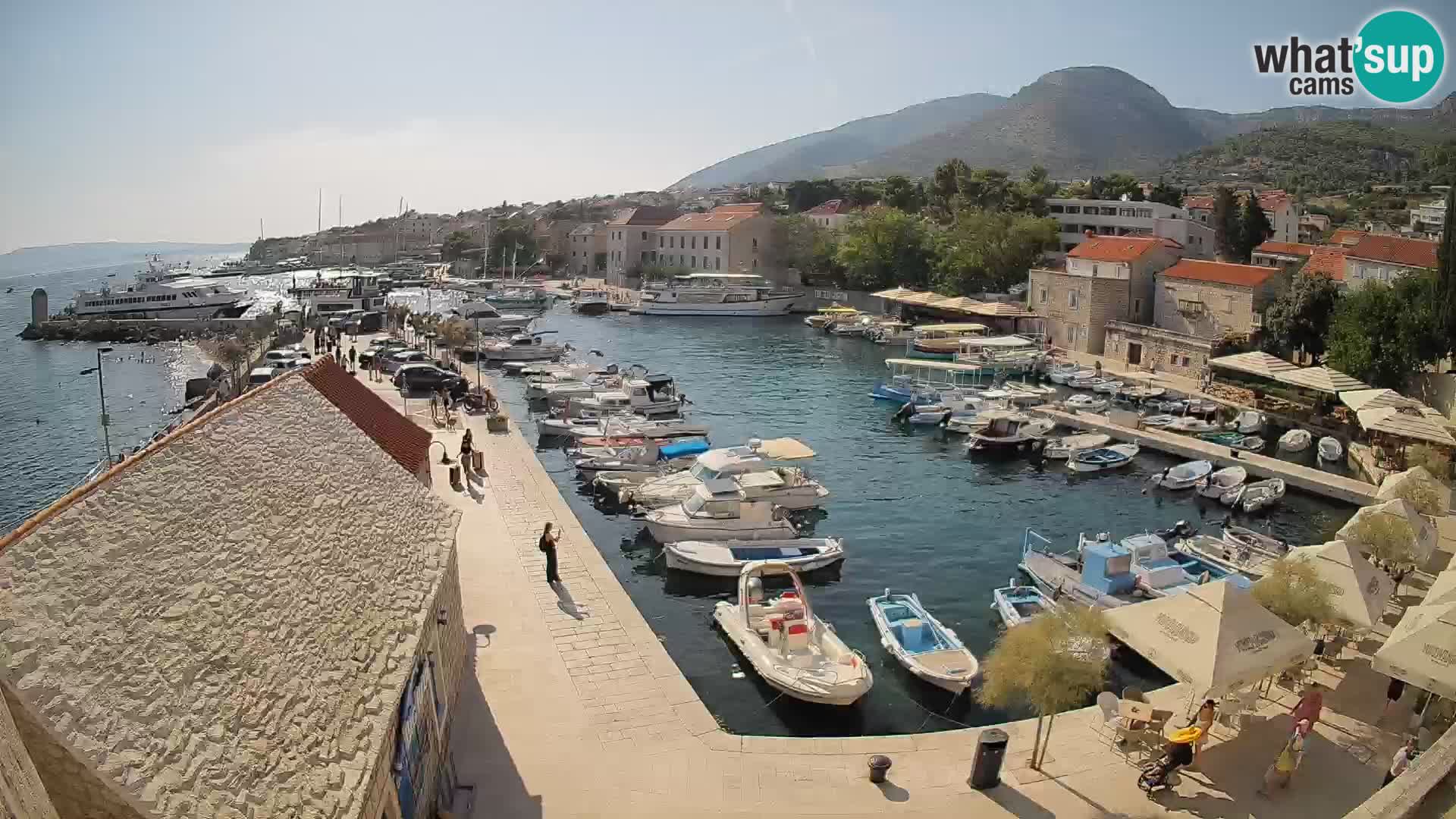 Webcam porto di Bol – Vista live sulla Riva e Marina
