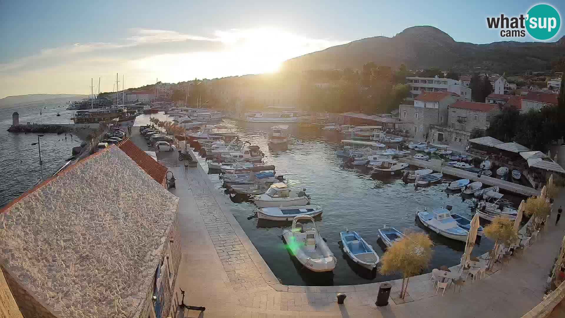 Webcam porto di Bol – Vista live sulla Riva e Marina