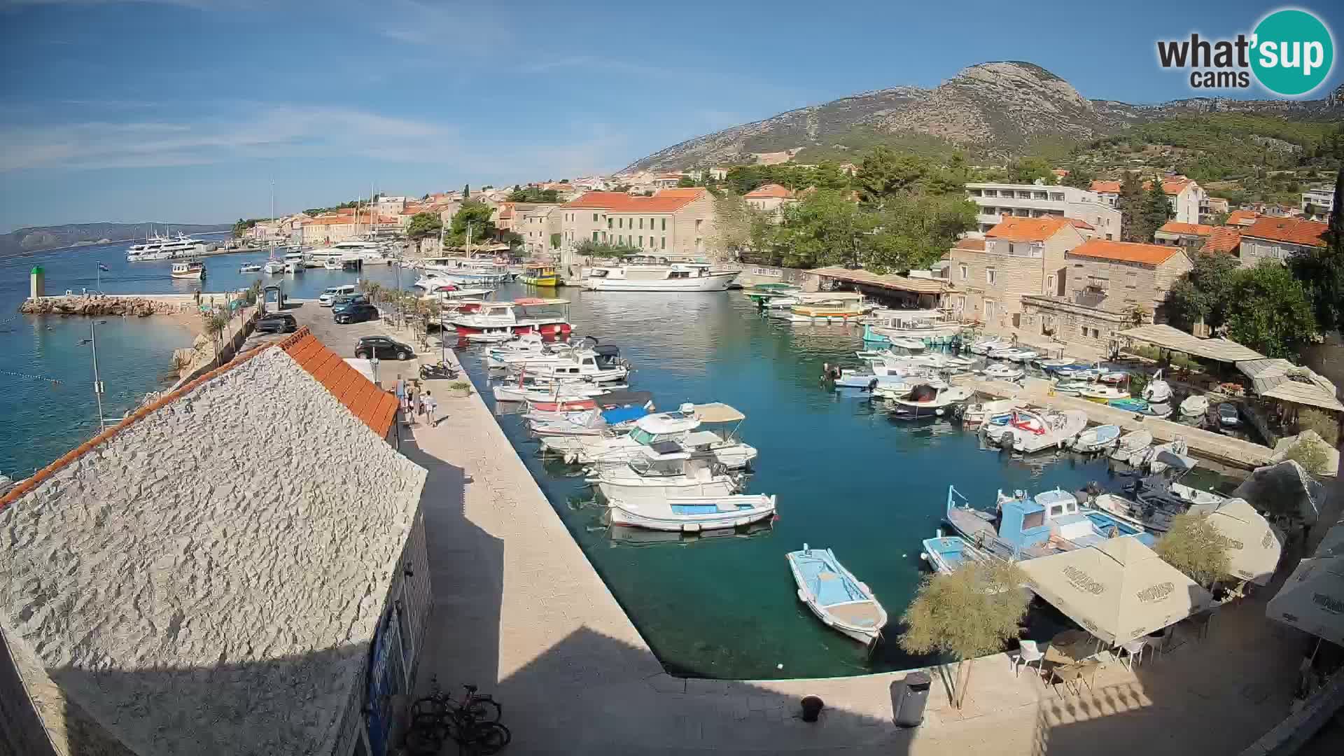 Web kamera Bol Riva – Pogled uživo na luku i marinu