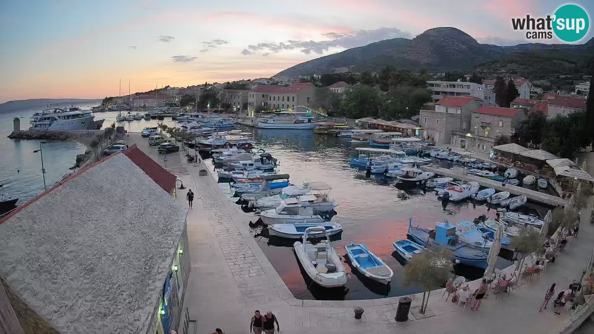 Webcam porto di Bol – Vista live sulla Riva e Marina