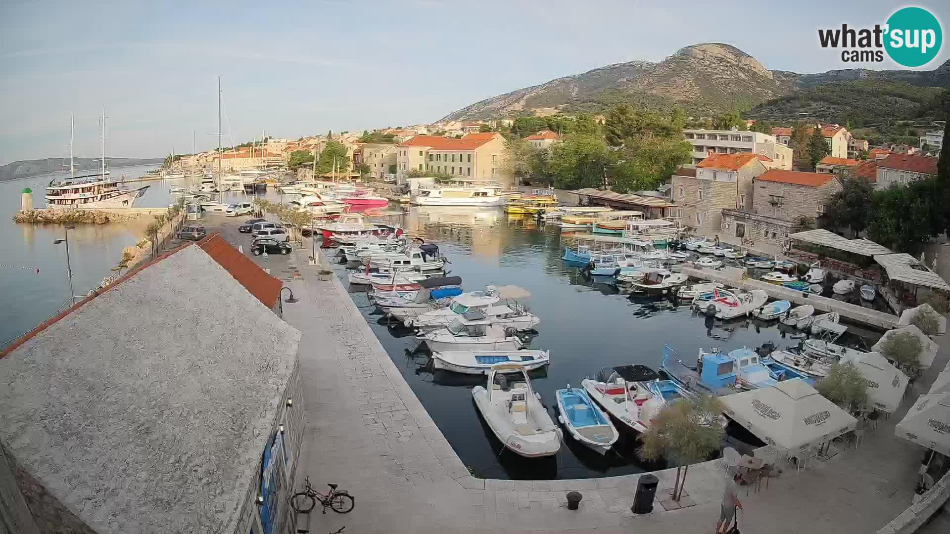 Webcam porto di Bol – Vista live sulla Riva e Marina