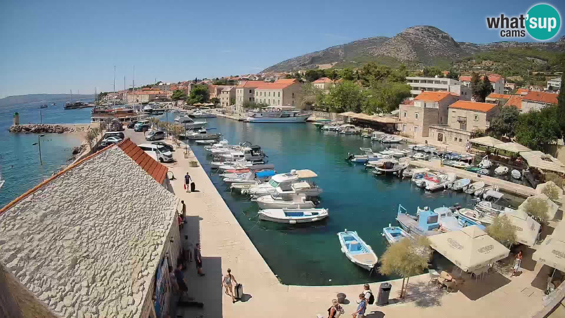 Web kamera Bol Riva – Pogled uživo na luku i marinu