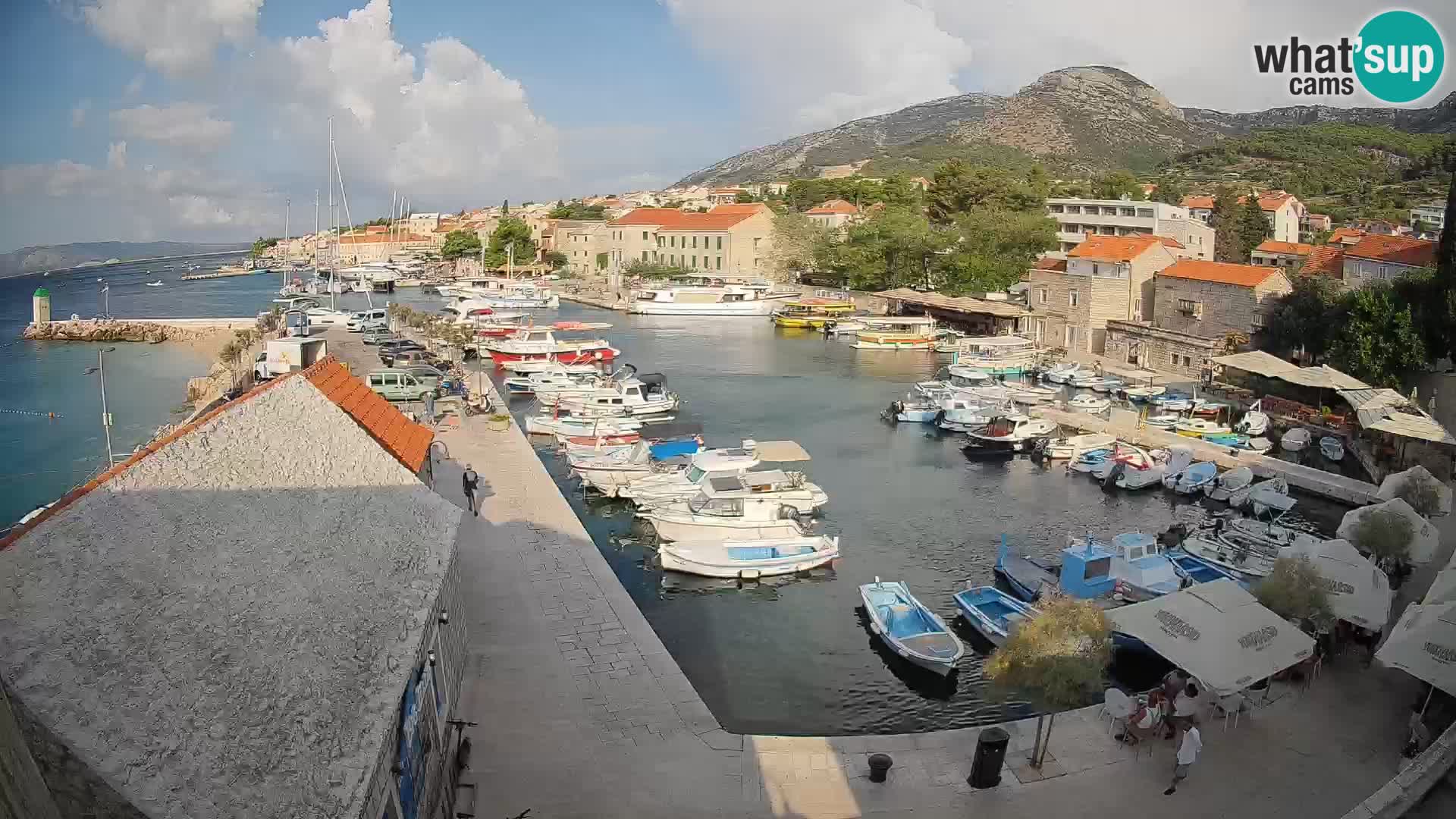 Web kamera Bol Riva – Pogled uživo na luku i marinu