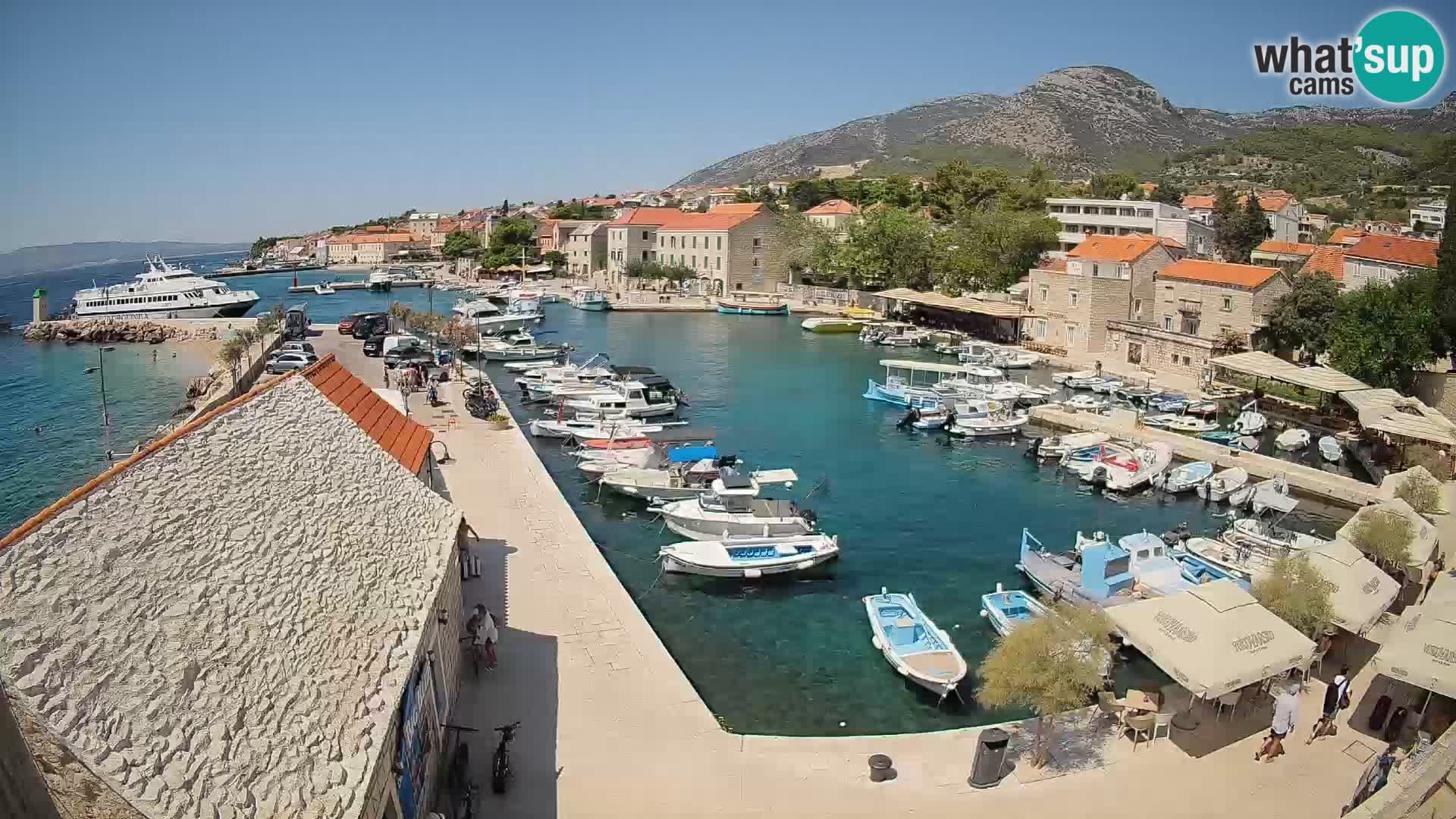 Web kamera Bol Riva – Pogled uživo na luku i marinu