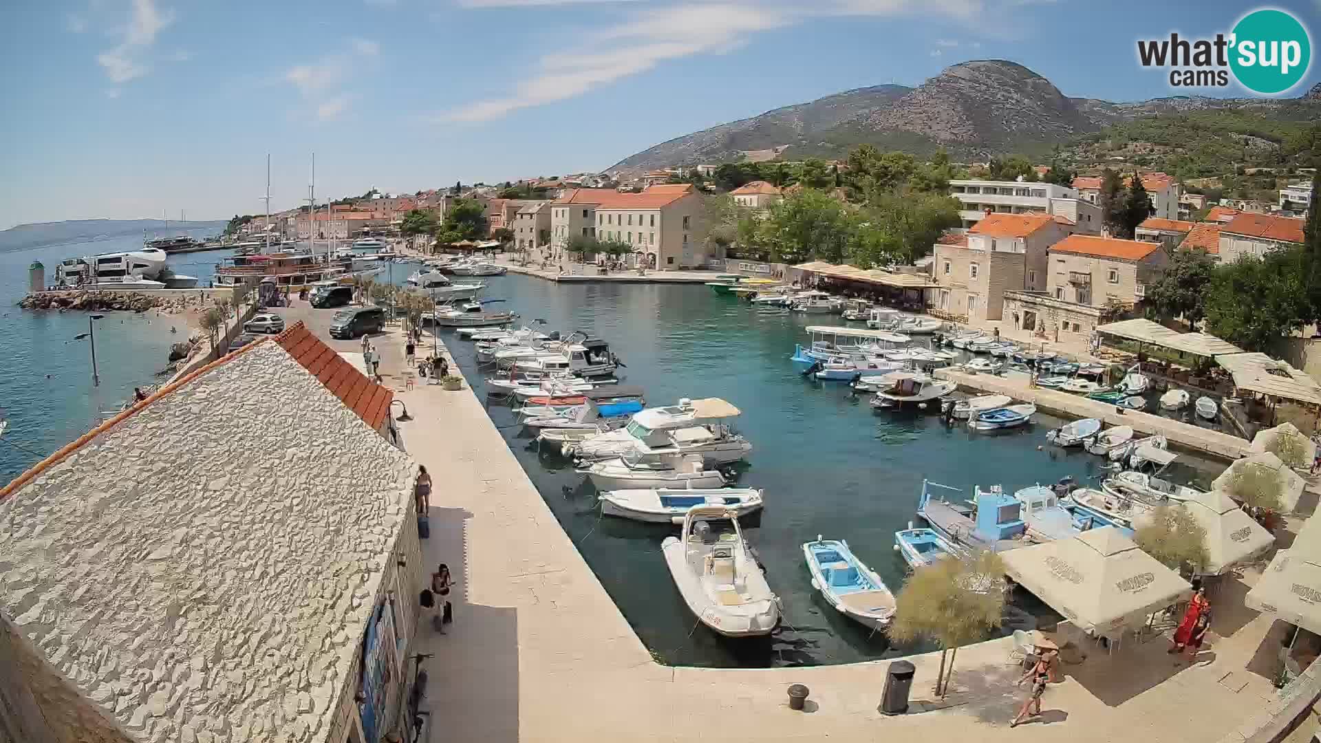 Web kamera Bol Riva – Pogled uživo na luku i marinu