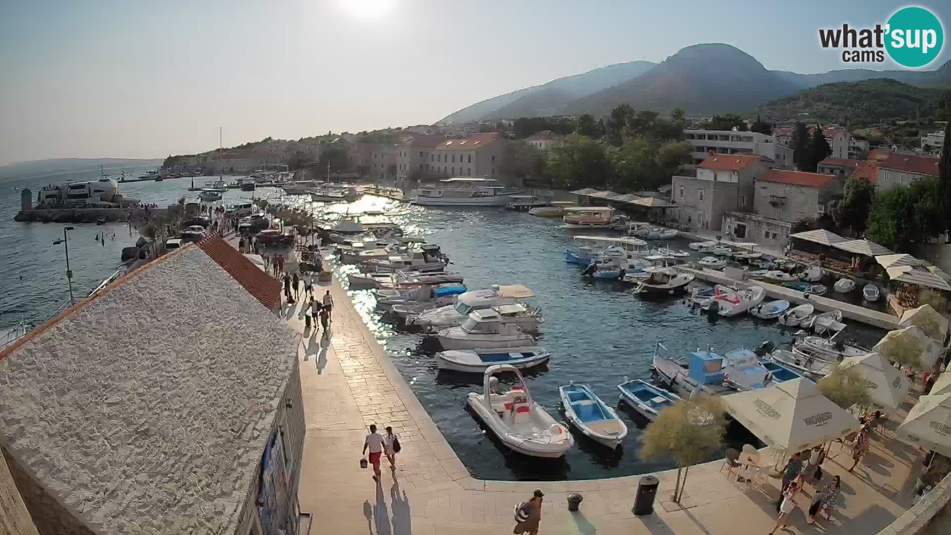 Webcam porto di Bol – Vista live sulla Riva e Marina