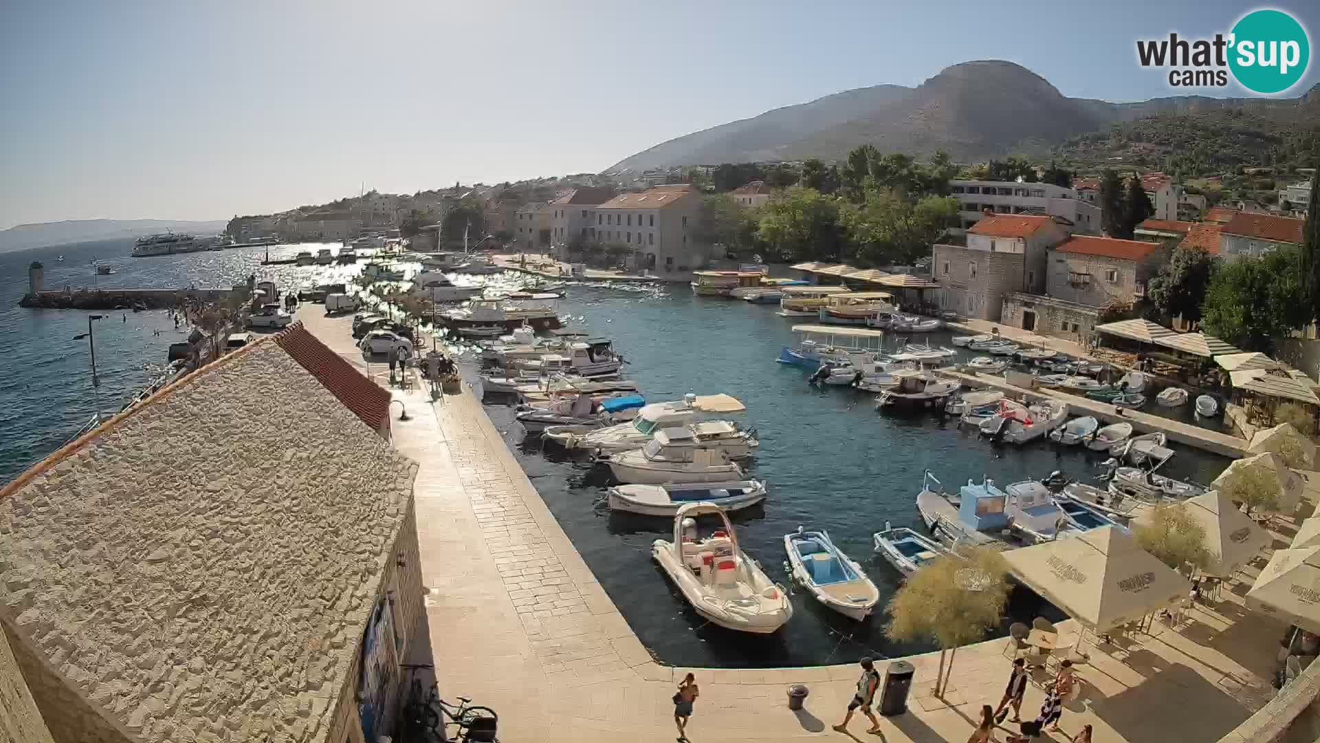 Web kamera Bol Riva – Pogled uživo na luku i marinu