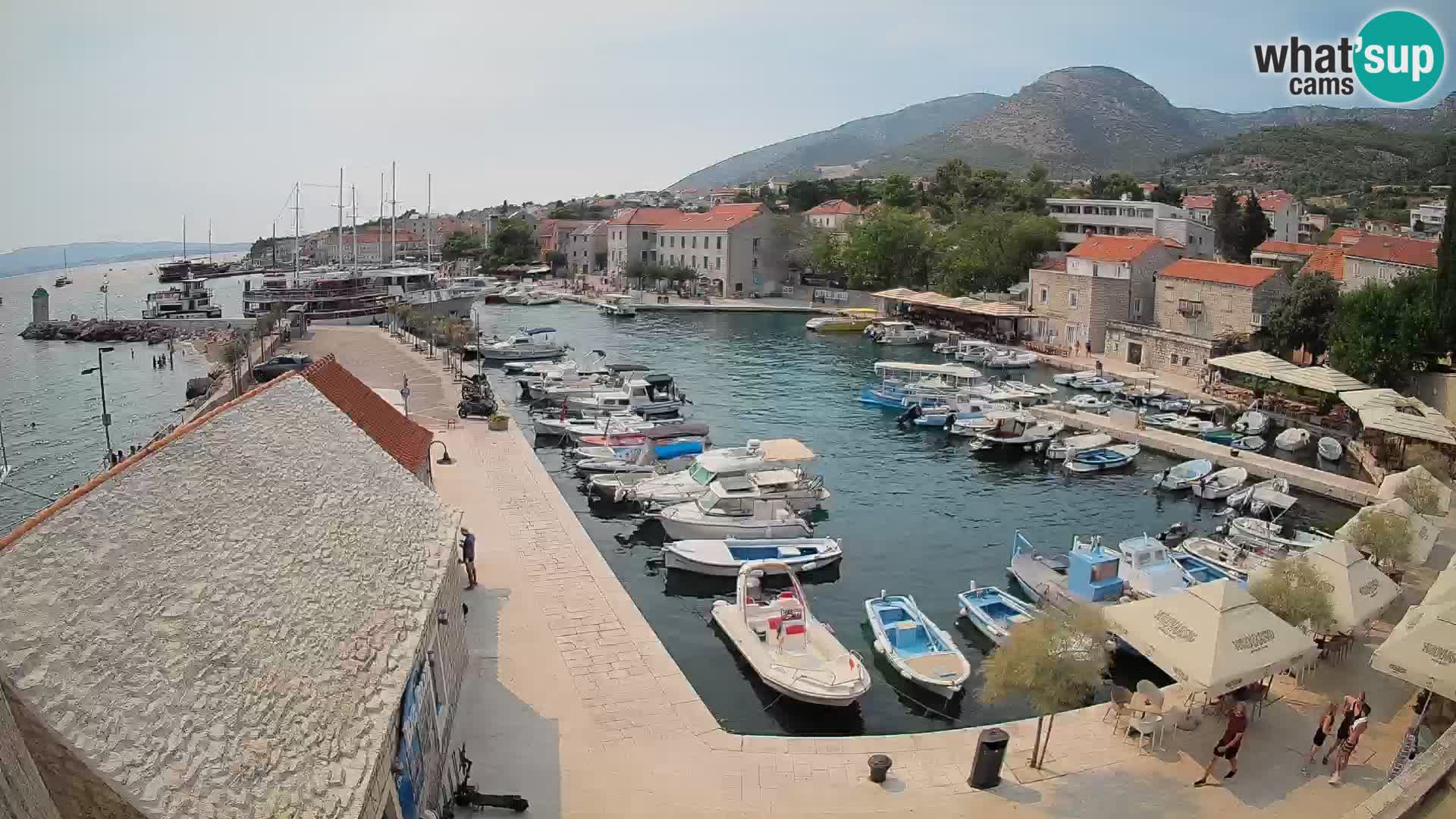 Webcam porto di Bol – Vista live sulla Riva e Marina
