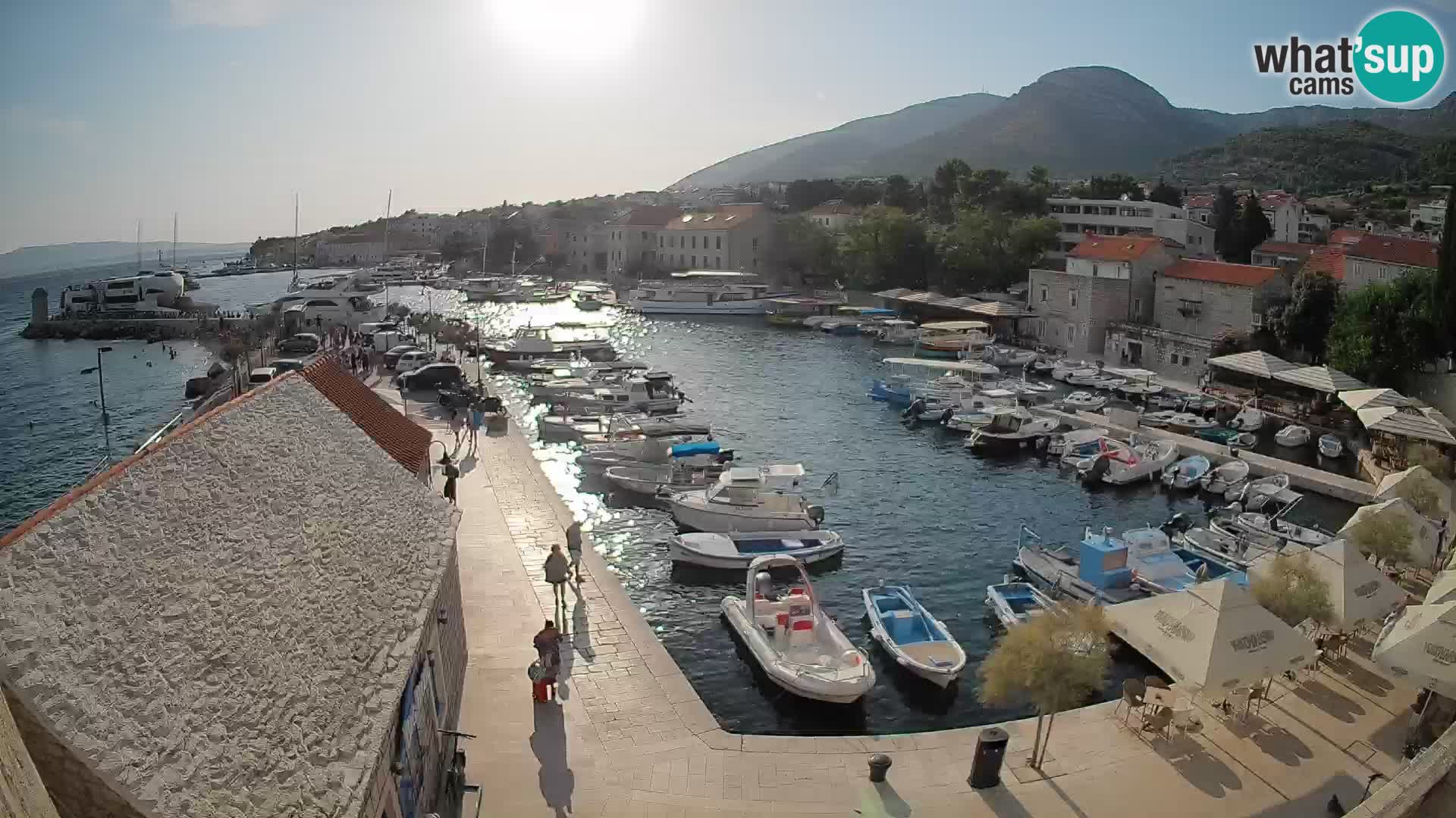 Webcam porto di Bol – Vista live sulla Riva e Marina
