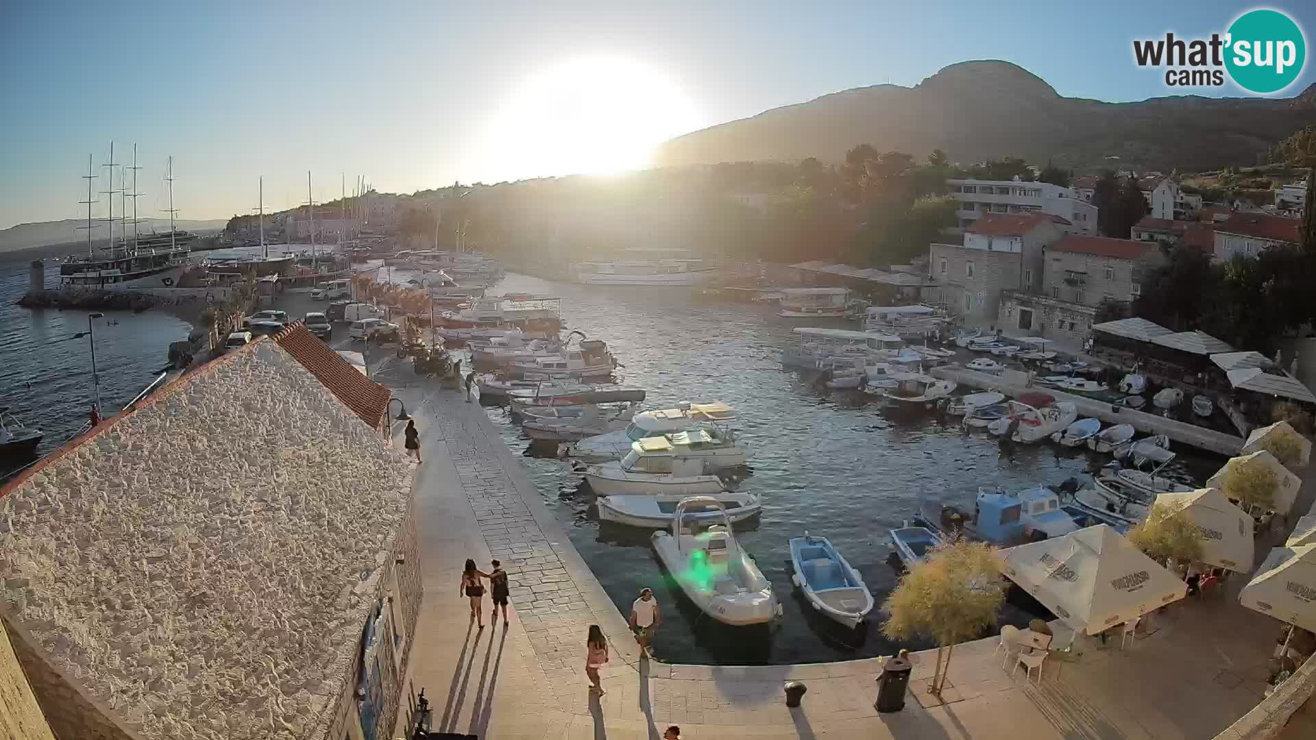 Webcam porto di Bol – Vista live sulla Riva e Marina
