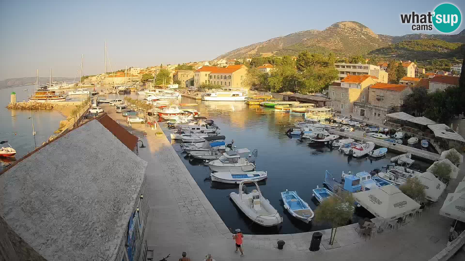 Webcam porto di Bol – Vista live sulla Riva e Marina