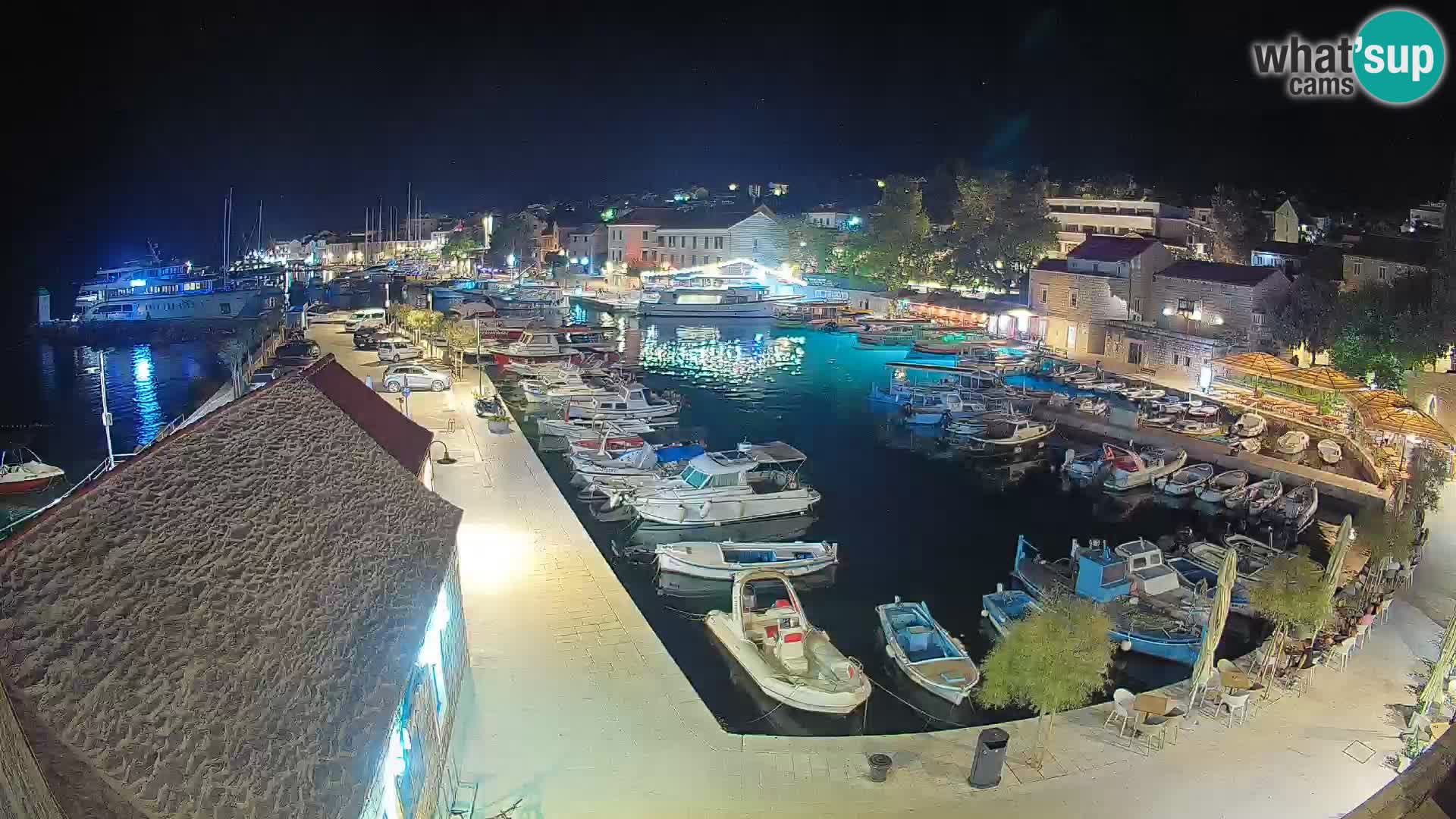 Web kamera Bol Riva – Pogled uživo na luku i marinu