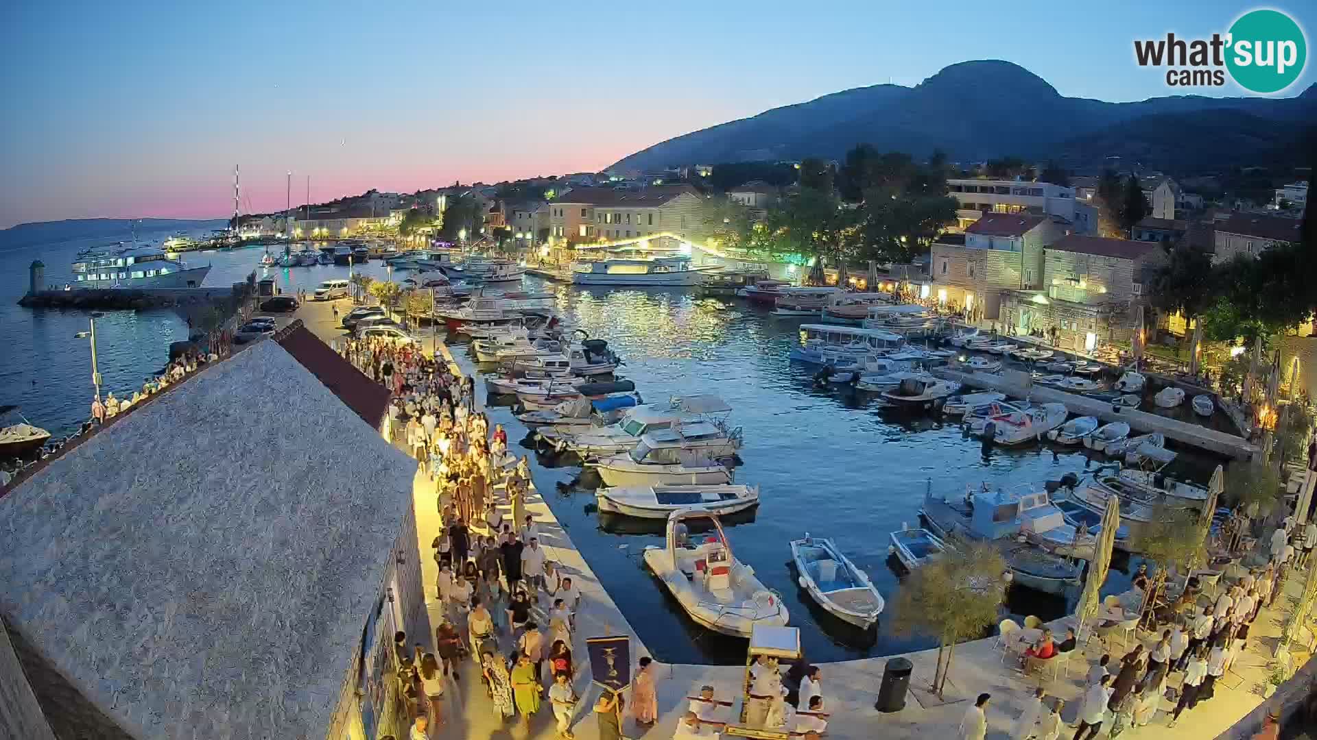 Webcam Bol Hafen – Liveblick auf Bol Riva & Marina