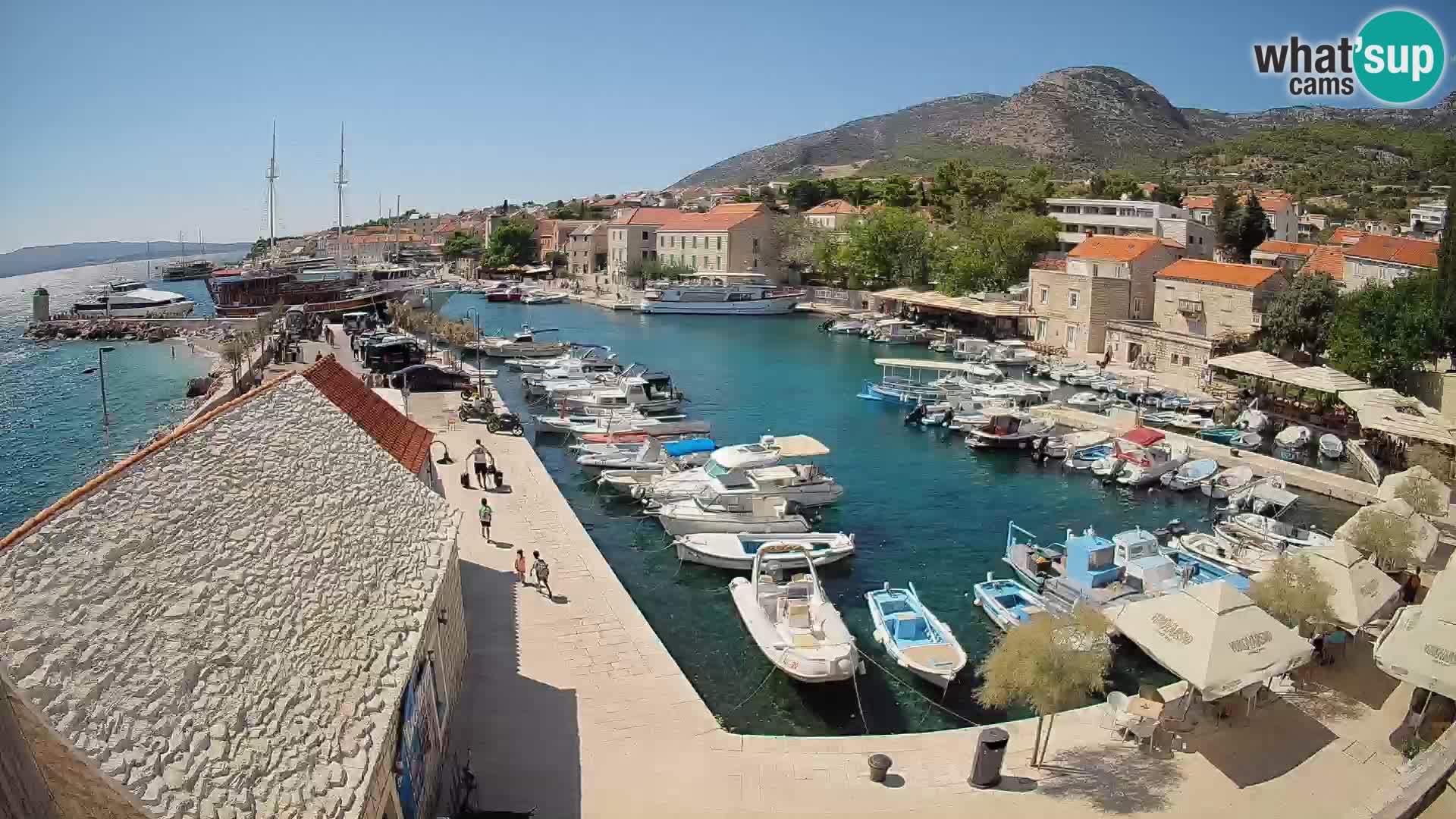 Webcam porto di Bol – Vista live sulla Riva e Marina