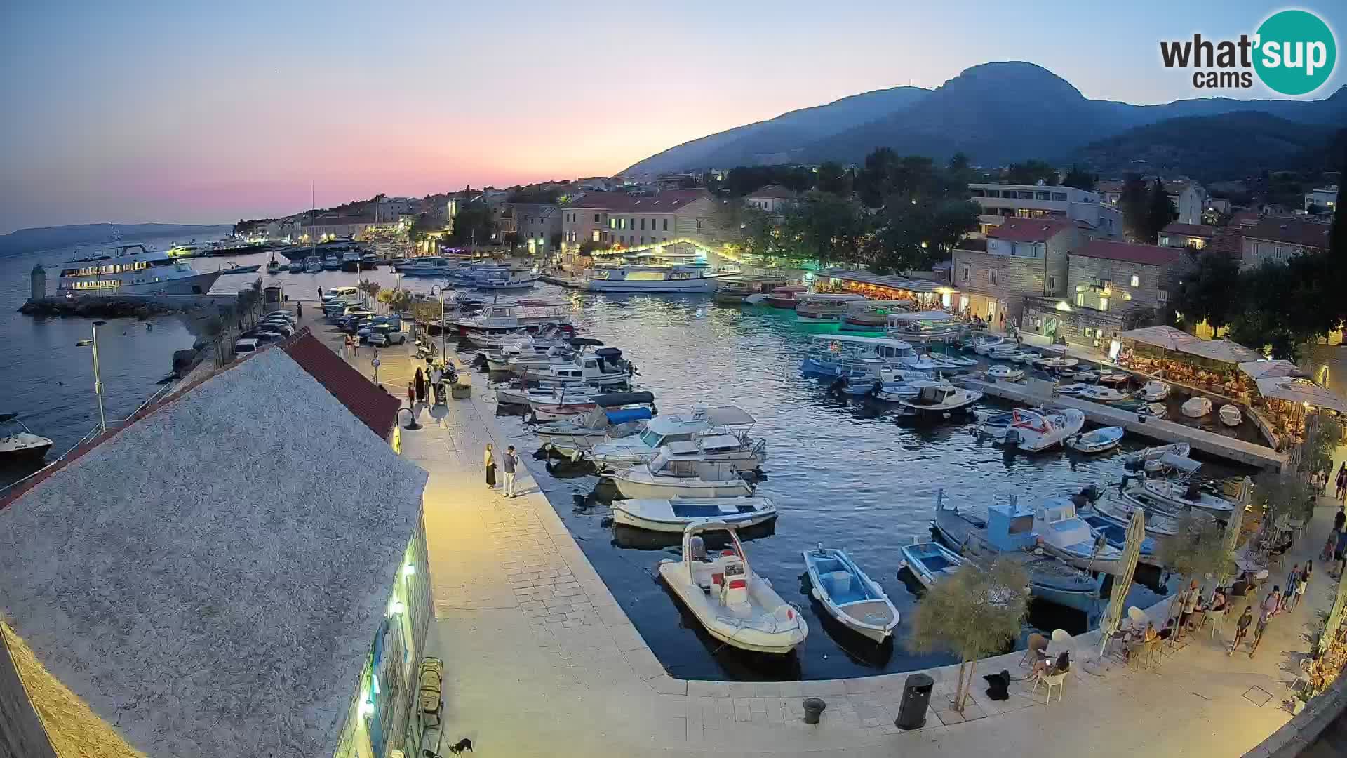 Webcam porto di Bol – Vista live sulla Riva e Marina