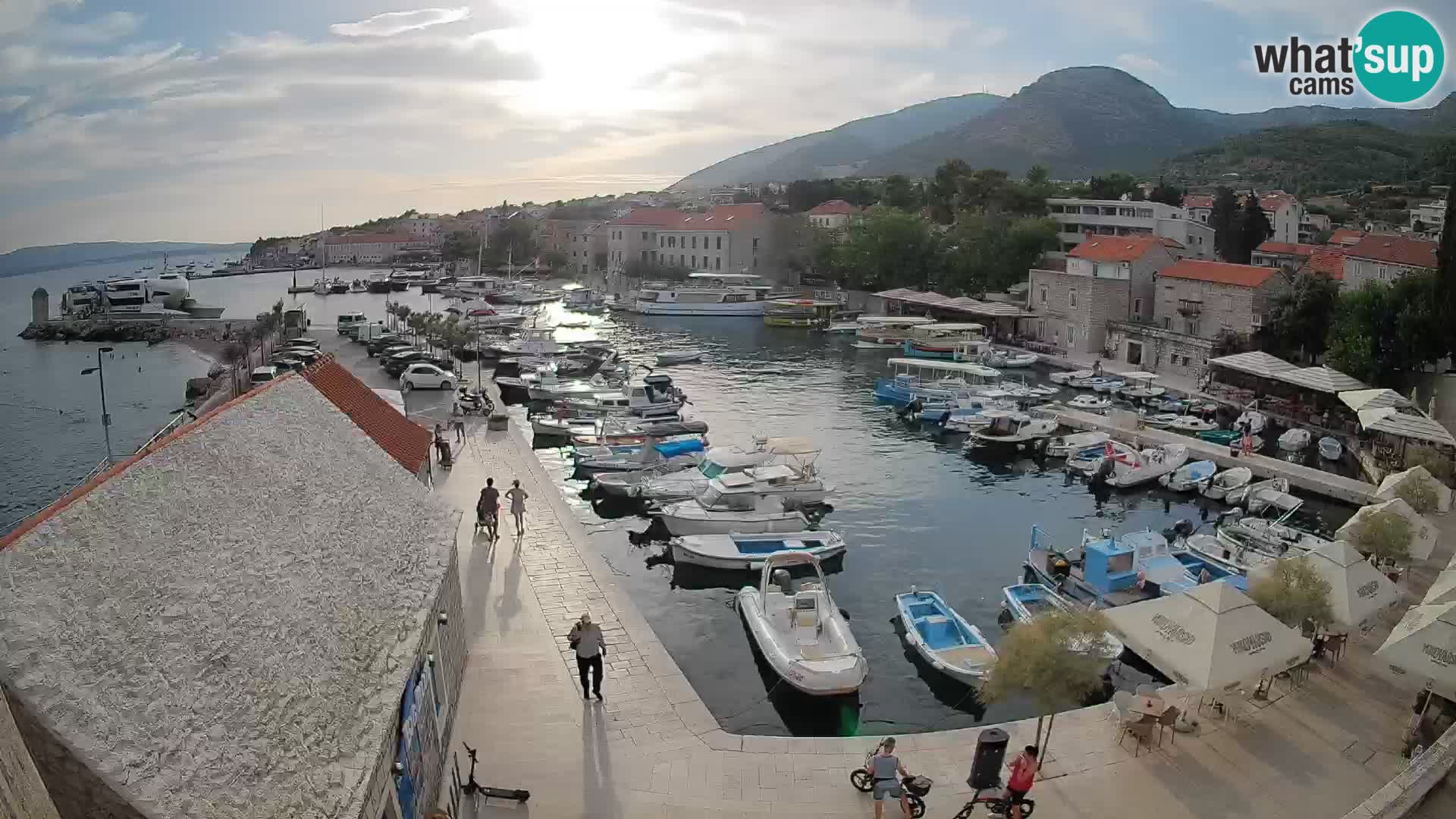 Webcam porto di Bol – Vista live sulla Riva e Marina