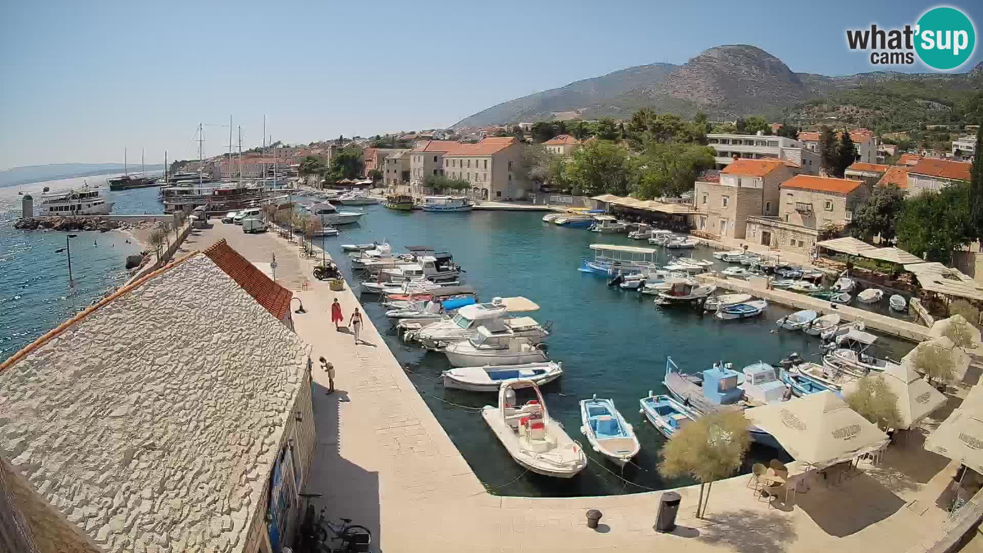 Web kamera Bol Riva – Pogled uživo na luku i marinu