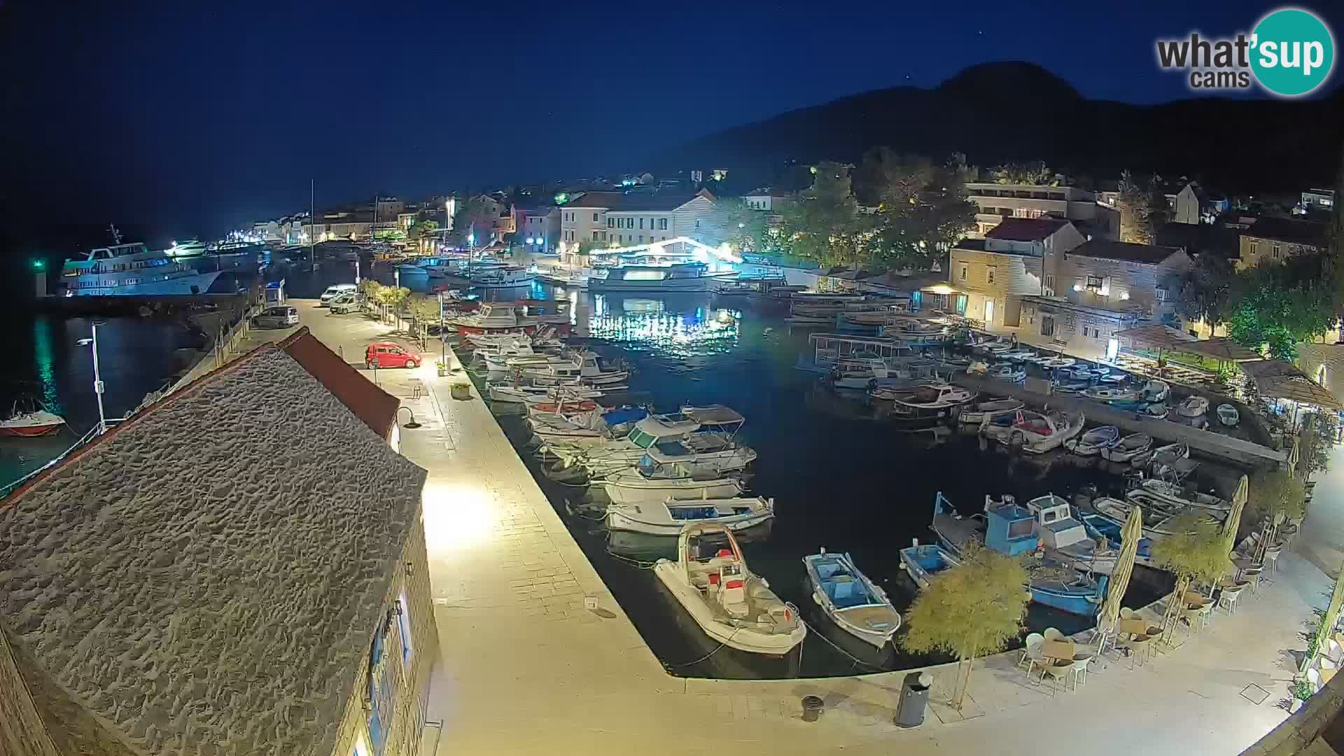 Web kamera Bol Riva – Pogled uživo na luku i marinu