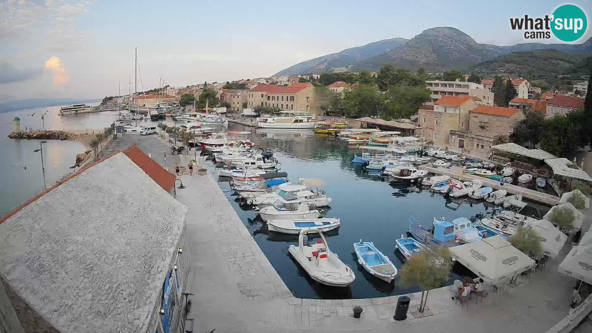 Webcam porto di Bol – Vista live sulla Riva e Marina