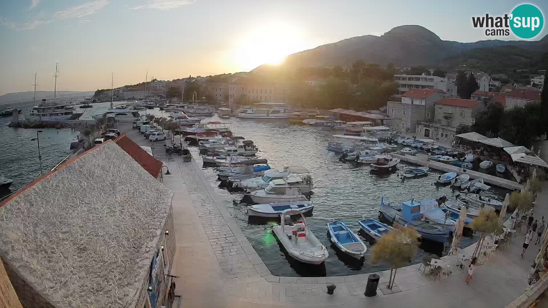 Webcam porto di Bol – Vista live sulla Riva e Marina