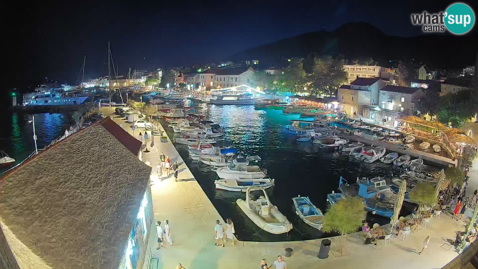 Web kamera Bol Riva – Pogled uživo na luku i marinu