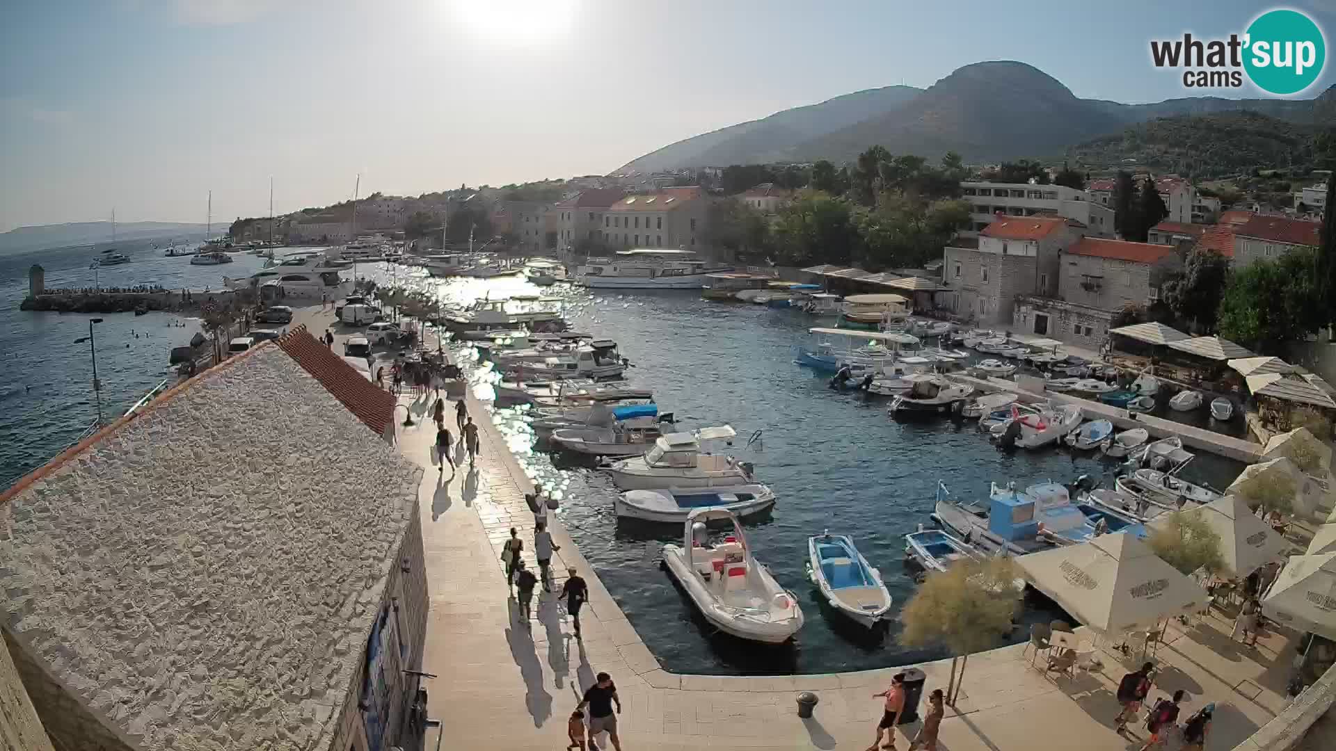 Webcam Bol Hafen – Liveblick auf Bol Riva & Marina