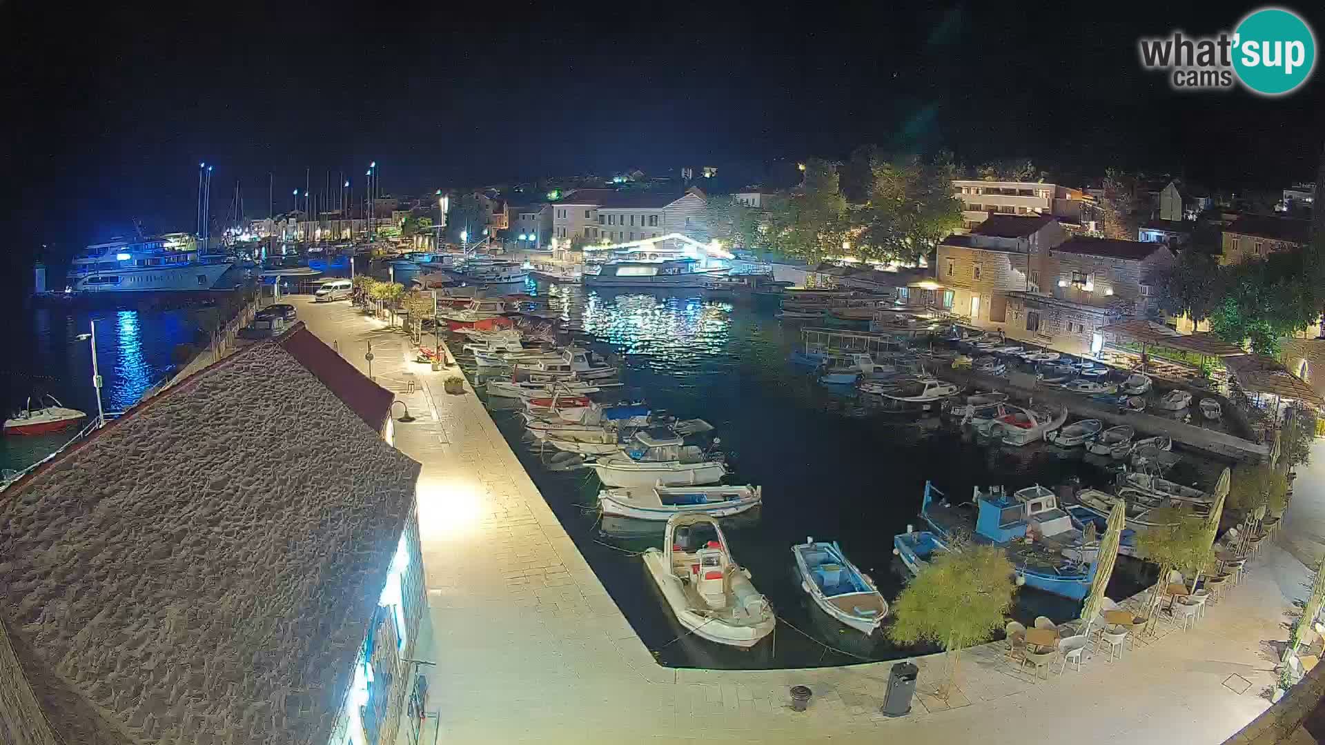 Webcam porto di Bol – Vista live sulla Riva e Marina