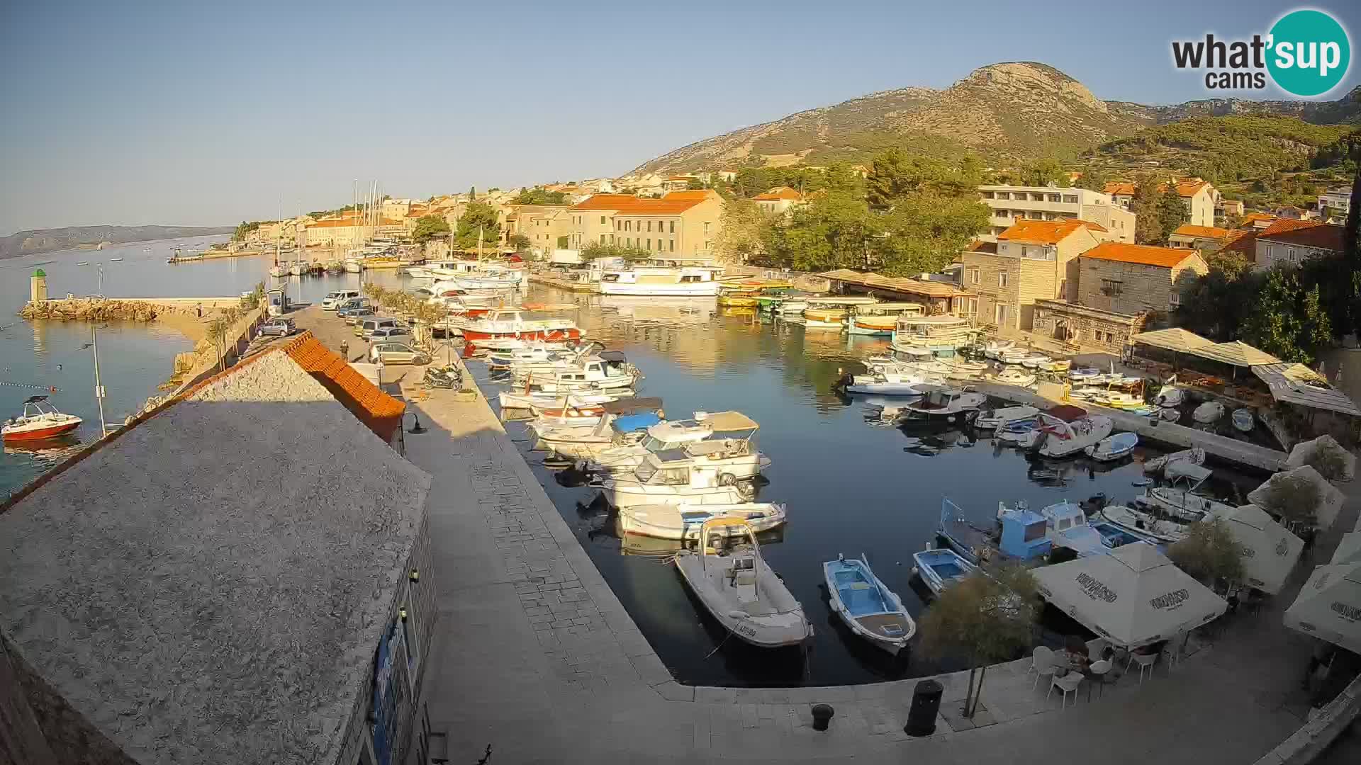 Webcam porto di Bol – Vista live sulla Riva e Marina