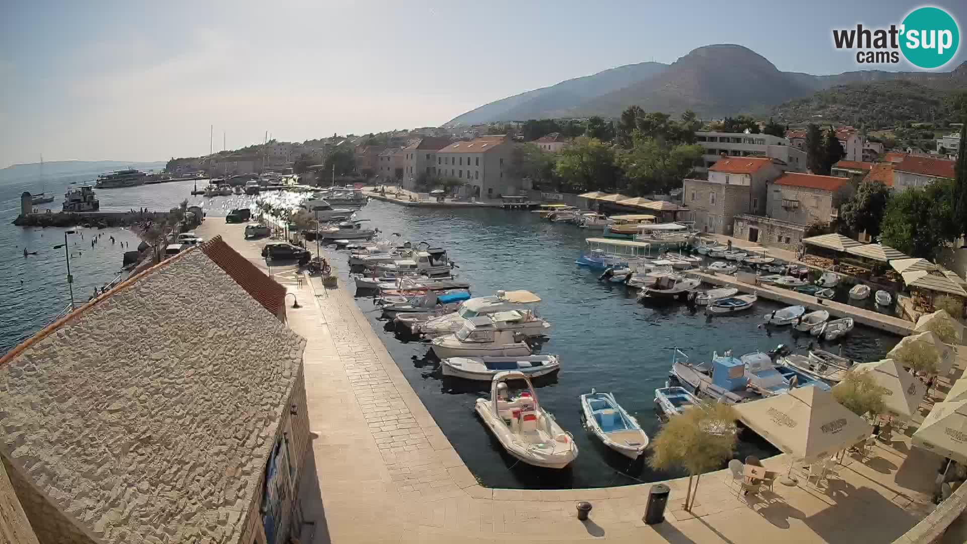 Webcam porto di Bol – Vista live sulla Riva e Marina