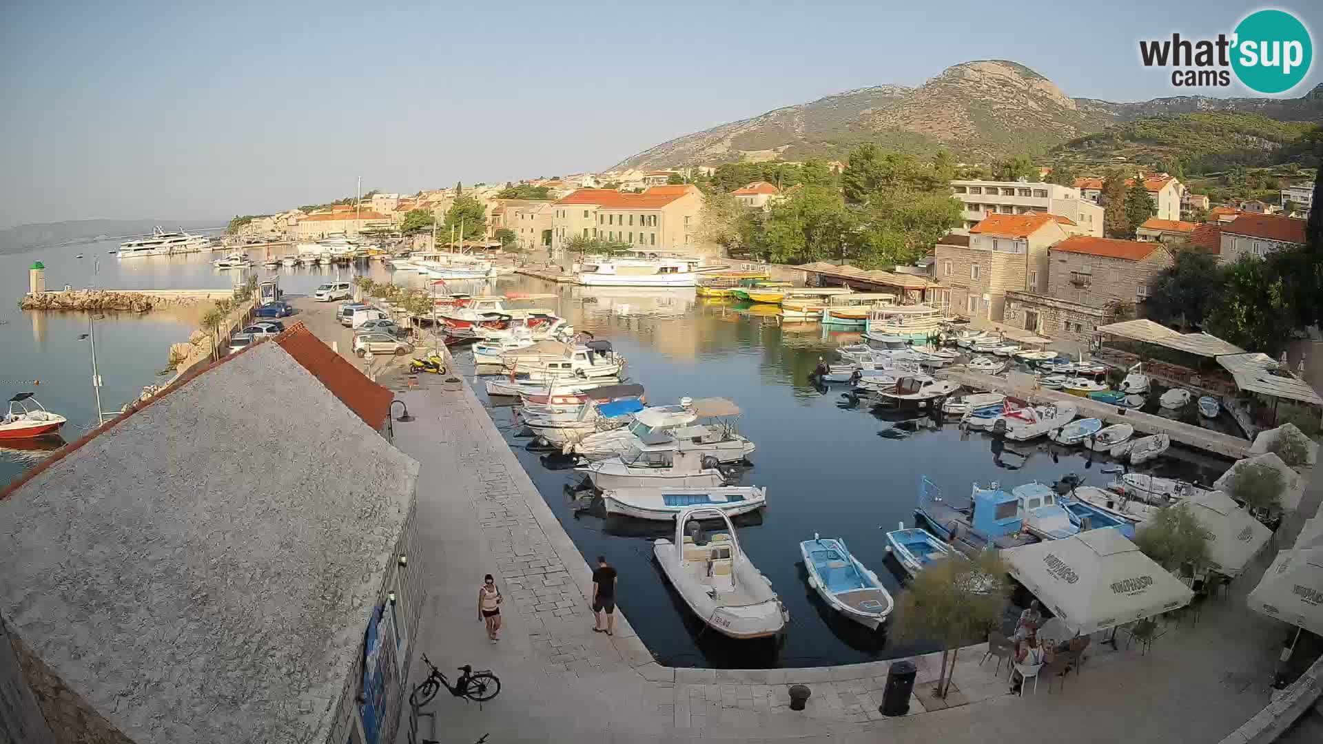Webcam porto di Bol – Vista live sulla Riva e Marina
