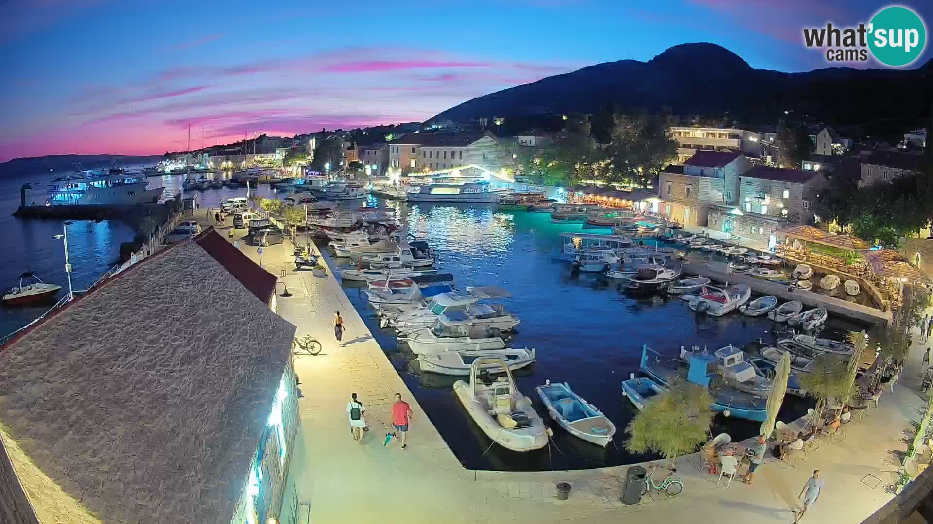 Web kamera Bol Riva – Pogled uživo na luku i marinu
