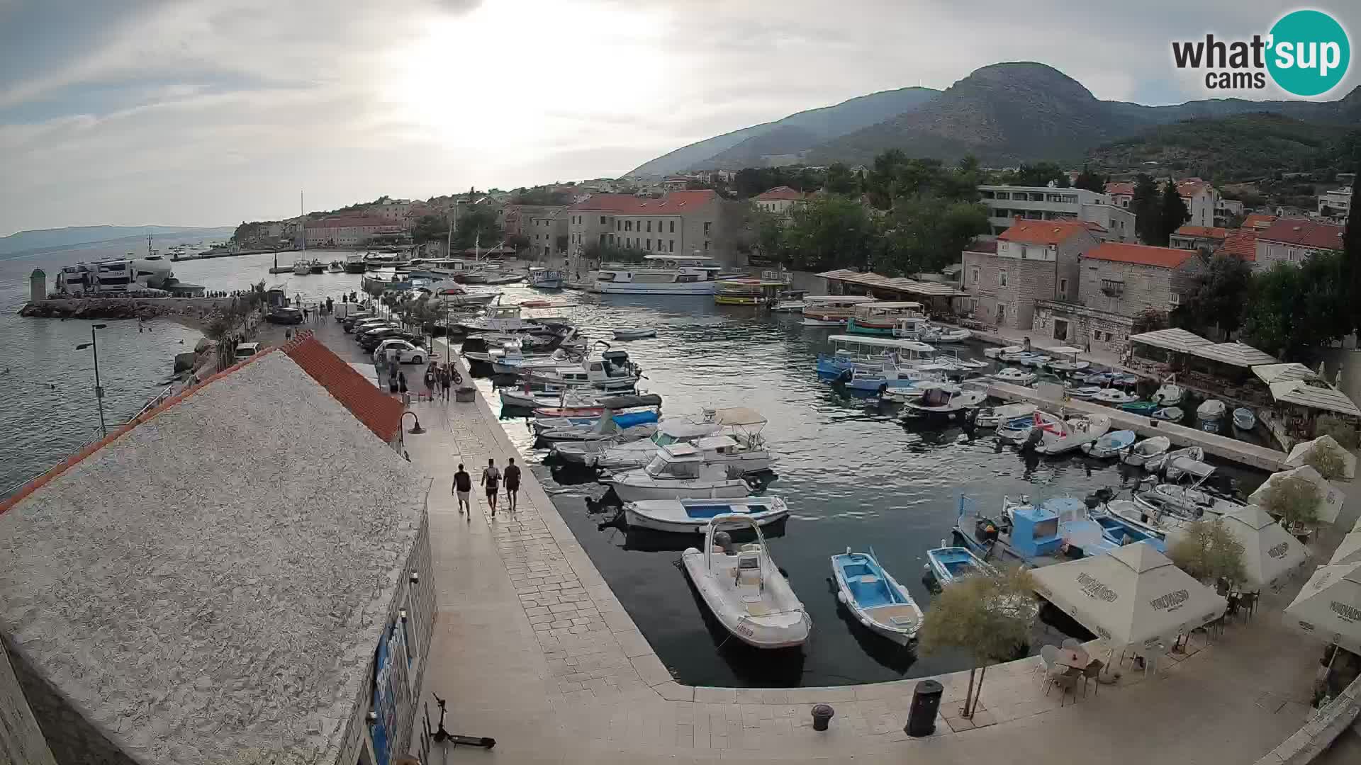 Webcam Bol Hafen – Liveblick auf Bol Riva & Marina