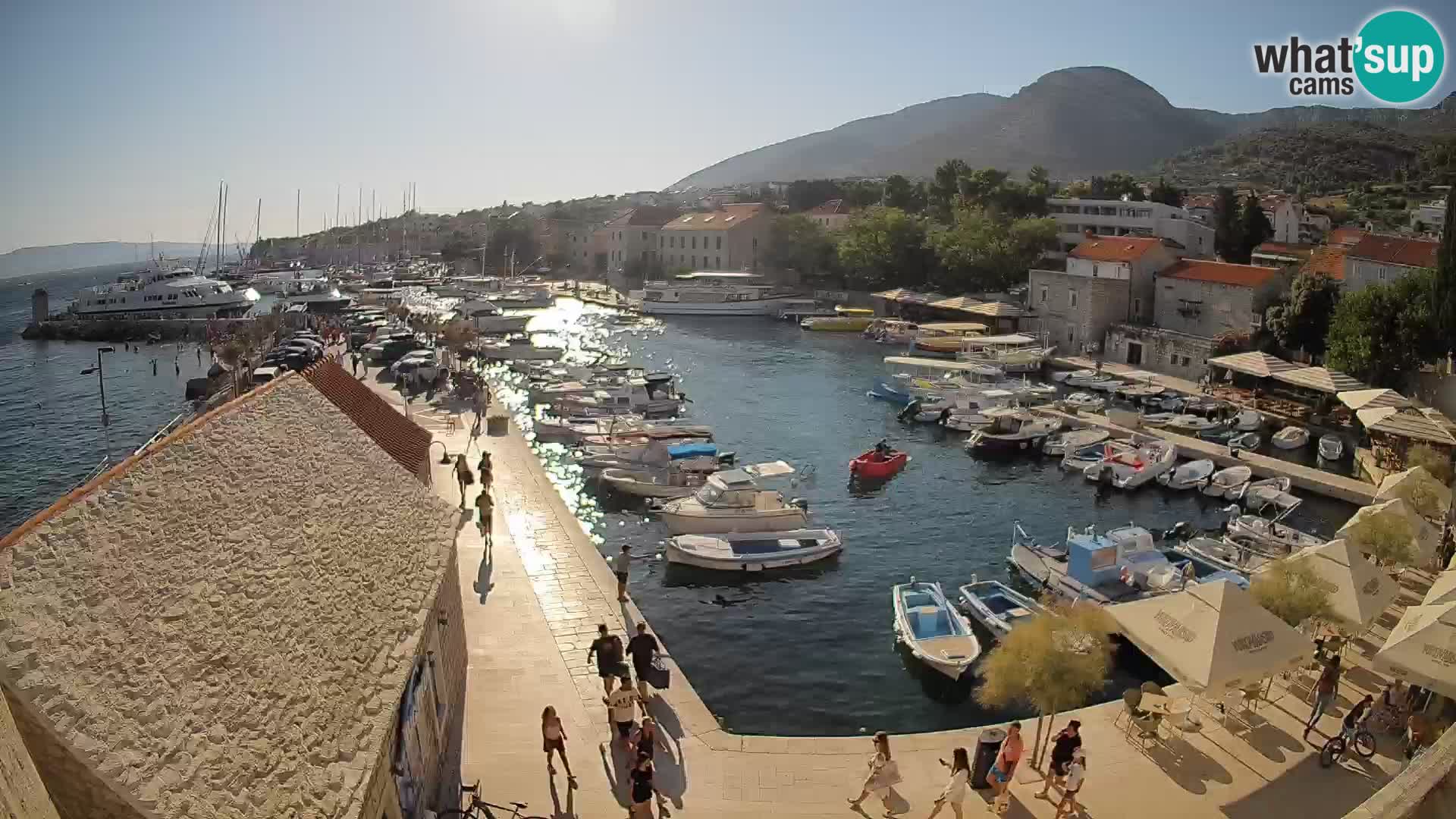Webcam porto di Bol – Vista live sulla Riva e Marina