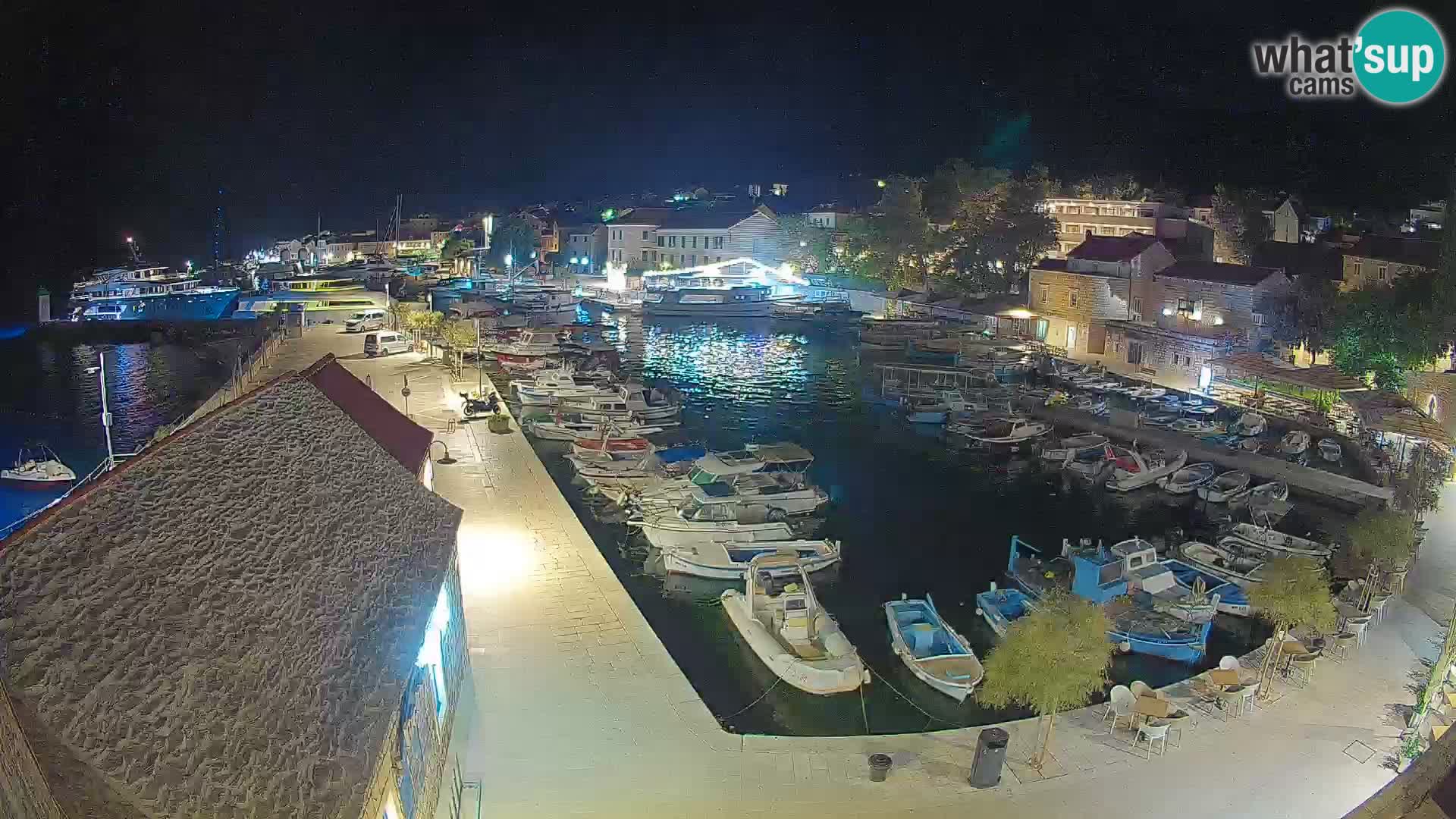 Webcam porto di Bol – Vista live sulla Riva e Marina