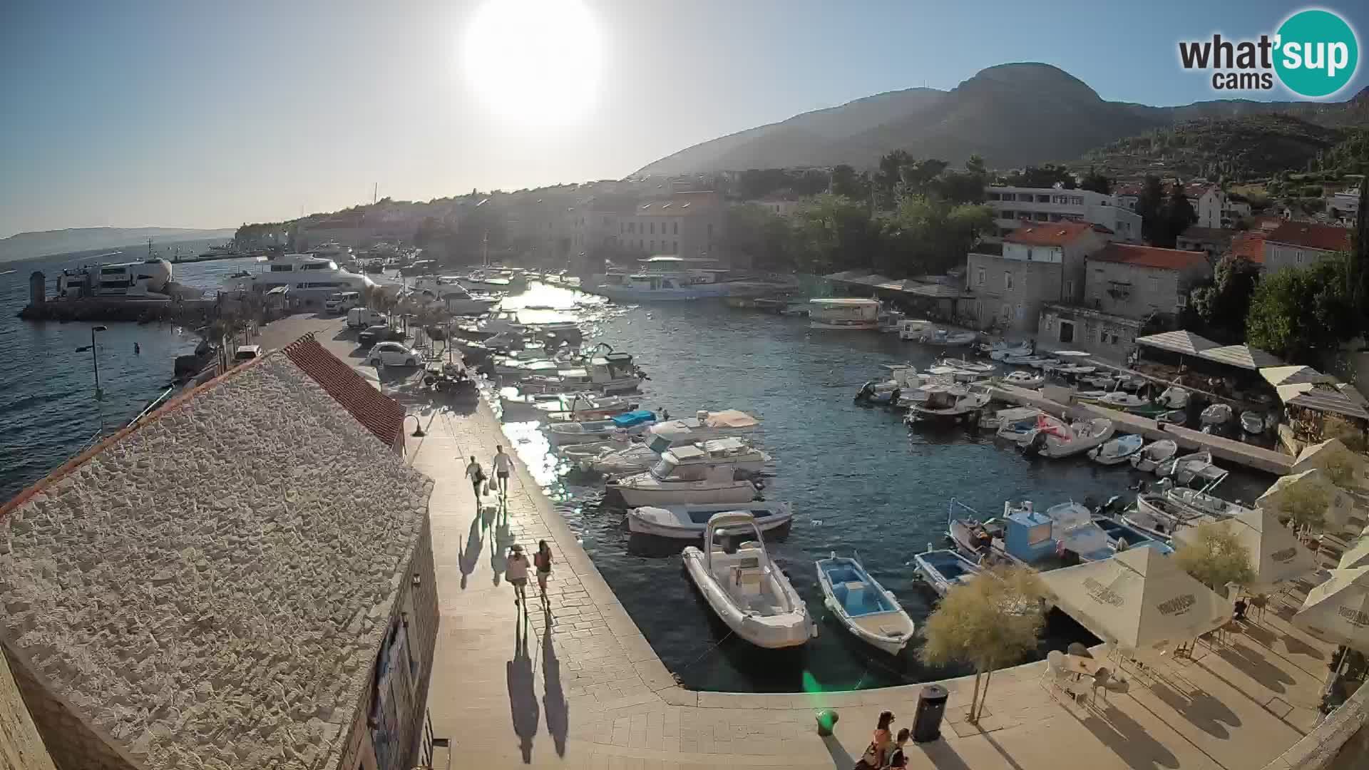 Web kamera Bol Riva – Pogled uživo na luku i marinu