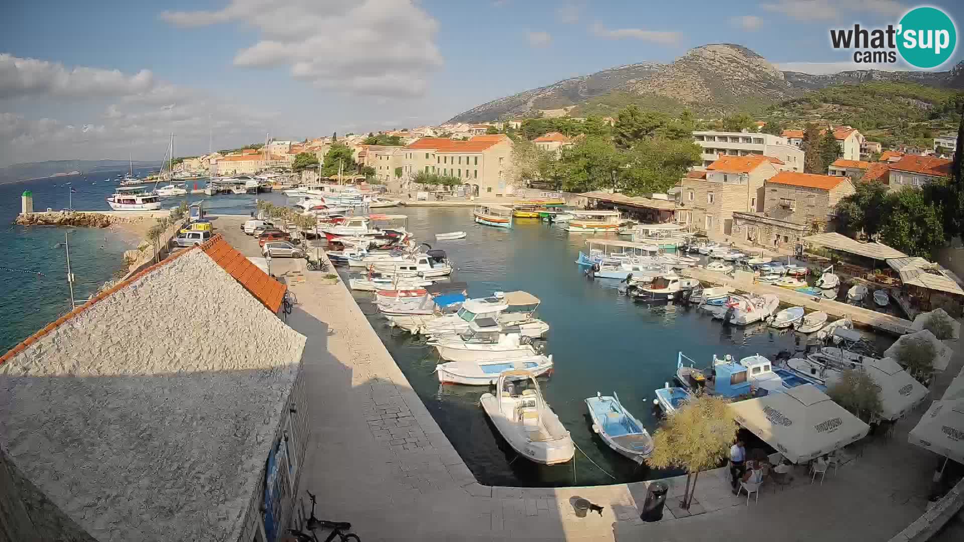 Web kamera Bol Riva – Pogled uživo na luku i marinu