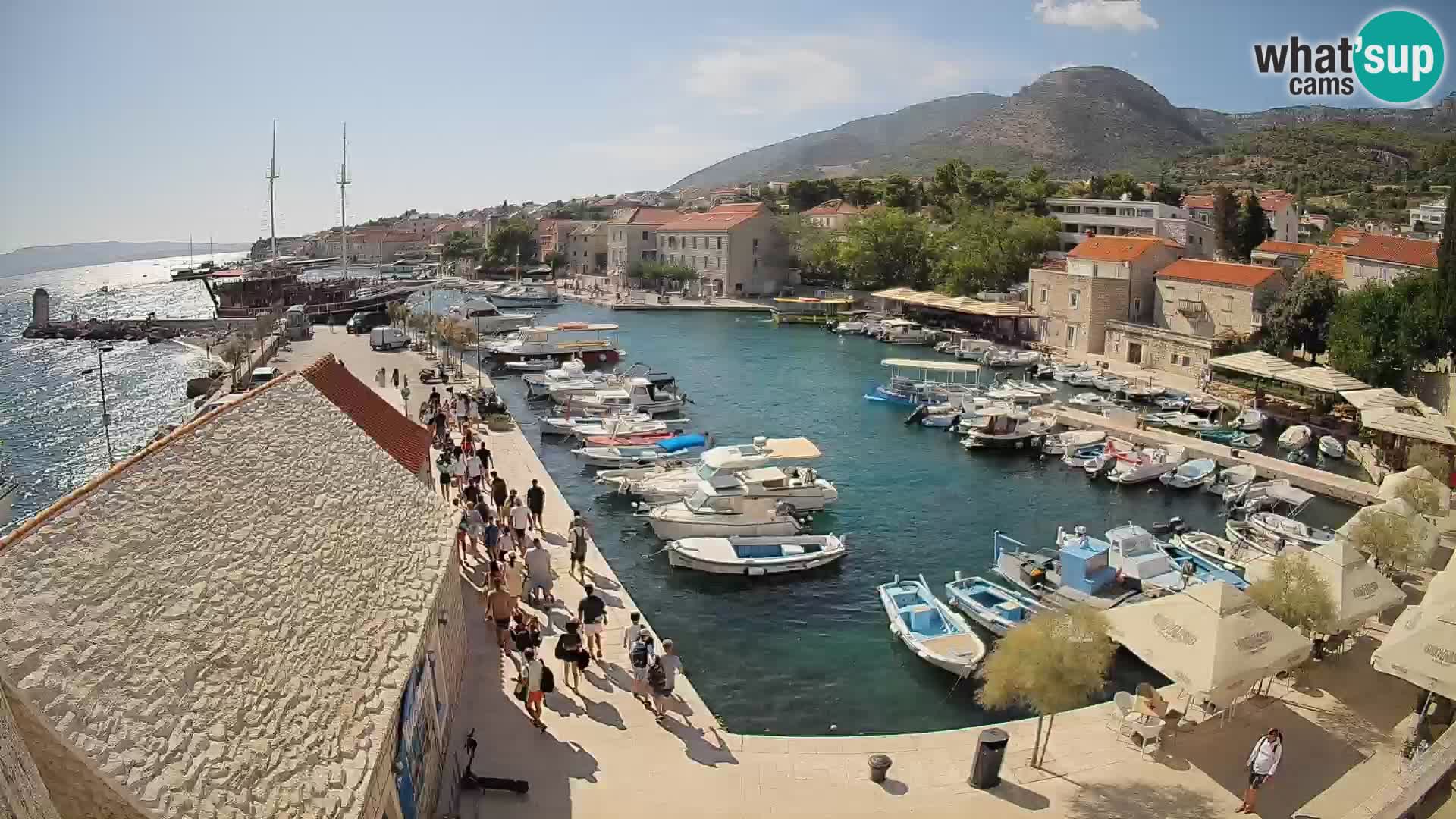 Webcam porto di Bol – Vista live sulla Riva e Marina