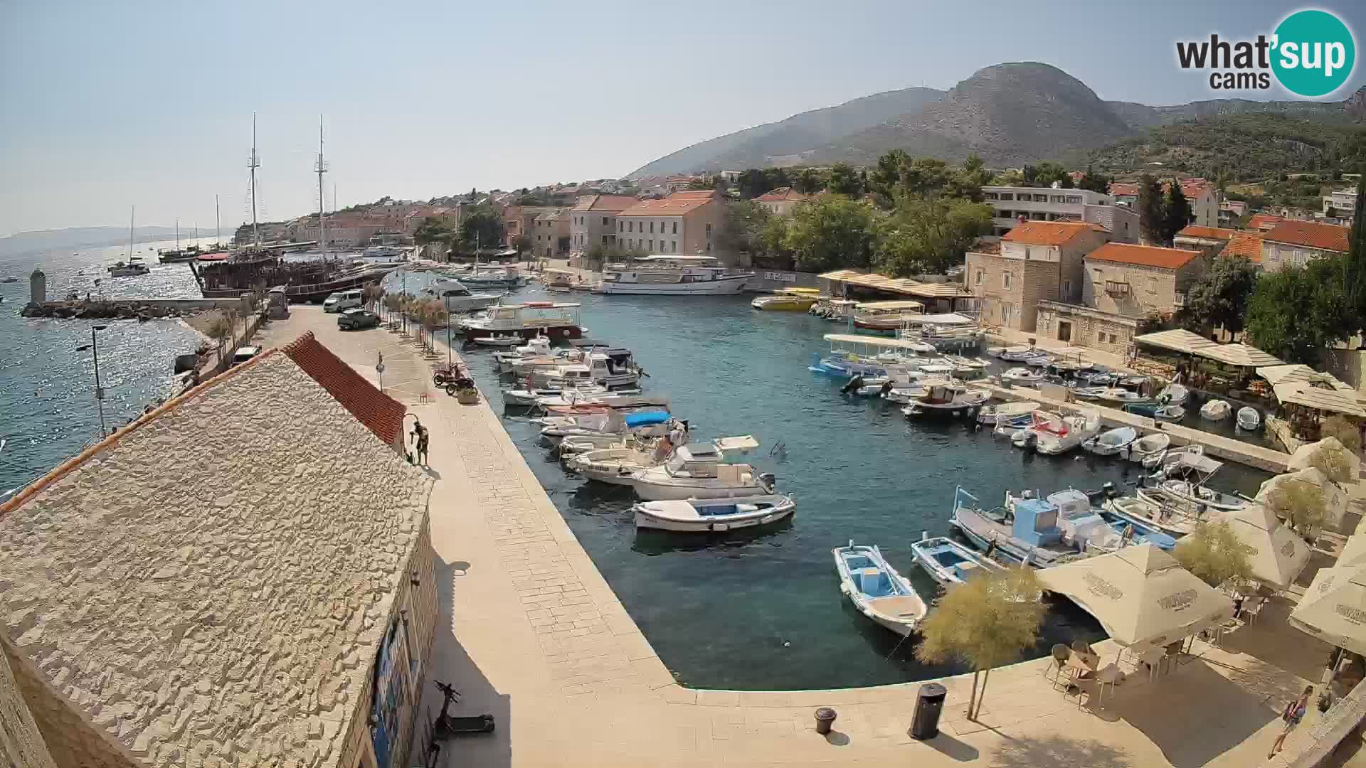 Webcam porto di Bol – Vista live sulla Riva e Marina
