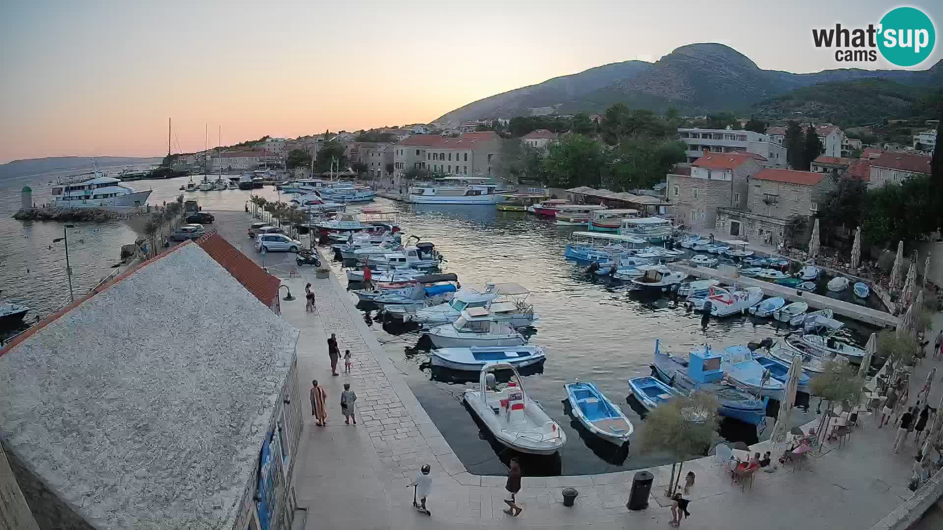 Webcam porto di Bol – Vista live sulla Riva e Marina