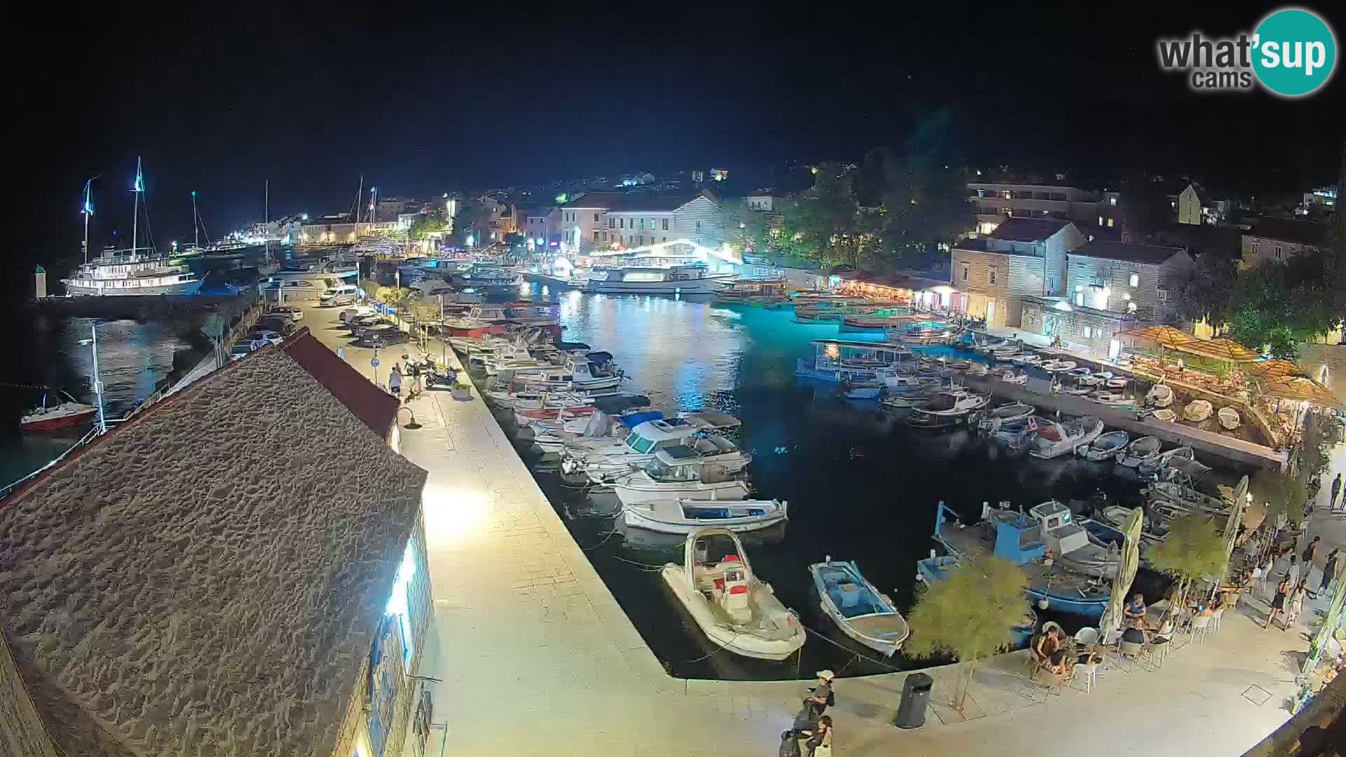 Web kamera Bol Riva – Pogled uživo na luku i marinu