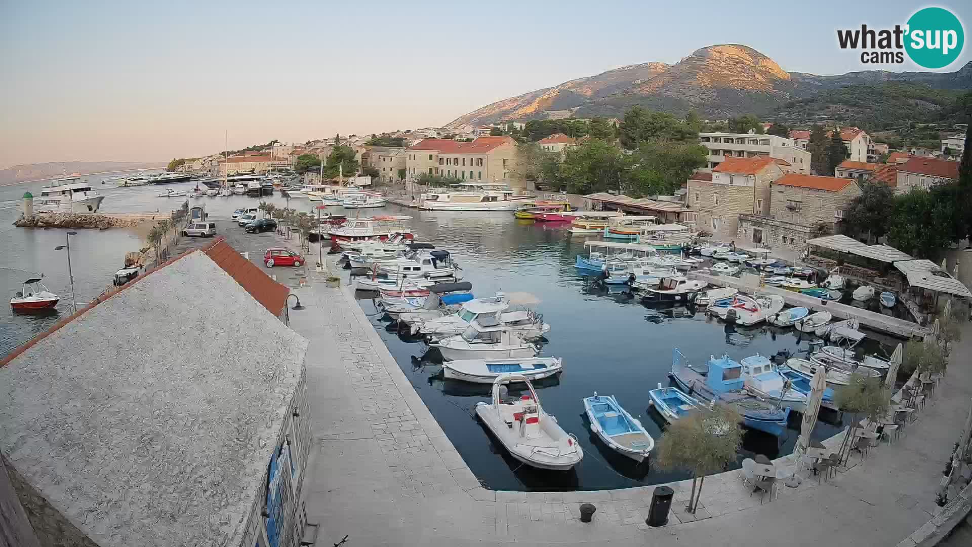 Webcam porto di Bol – Vista live sulla Riva e Marina