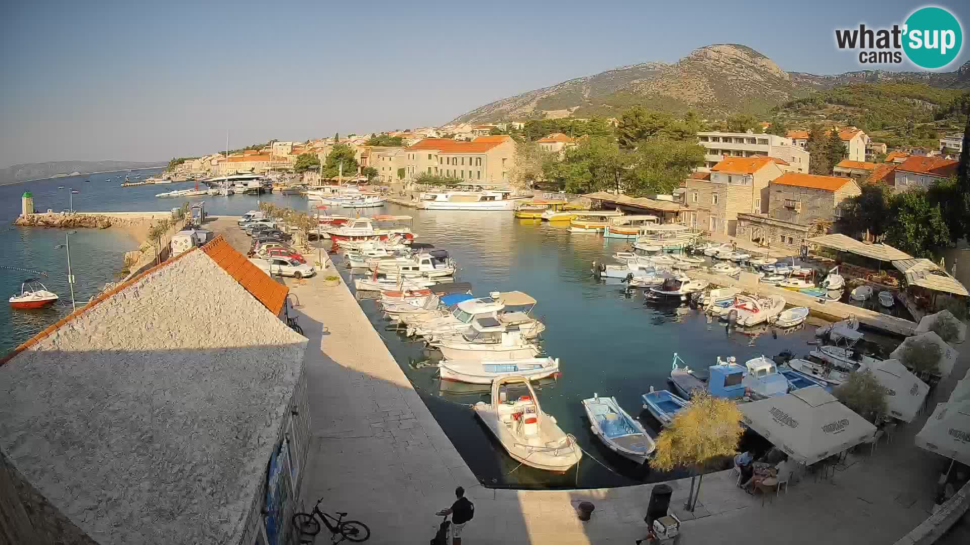Webcam porto di Bol – Vista live sulla Riva e Marina
