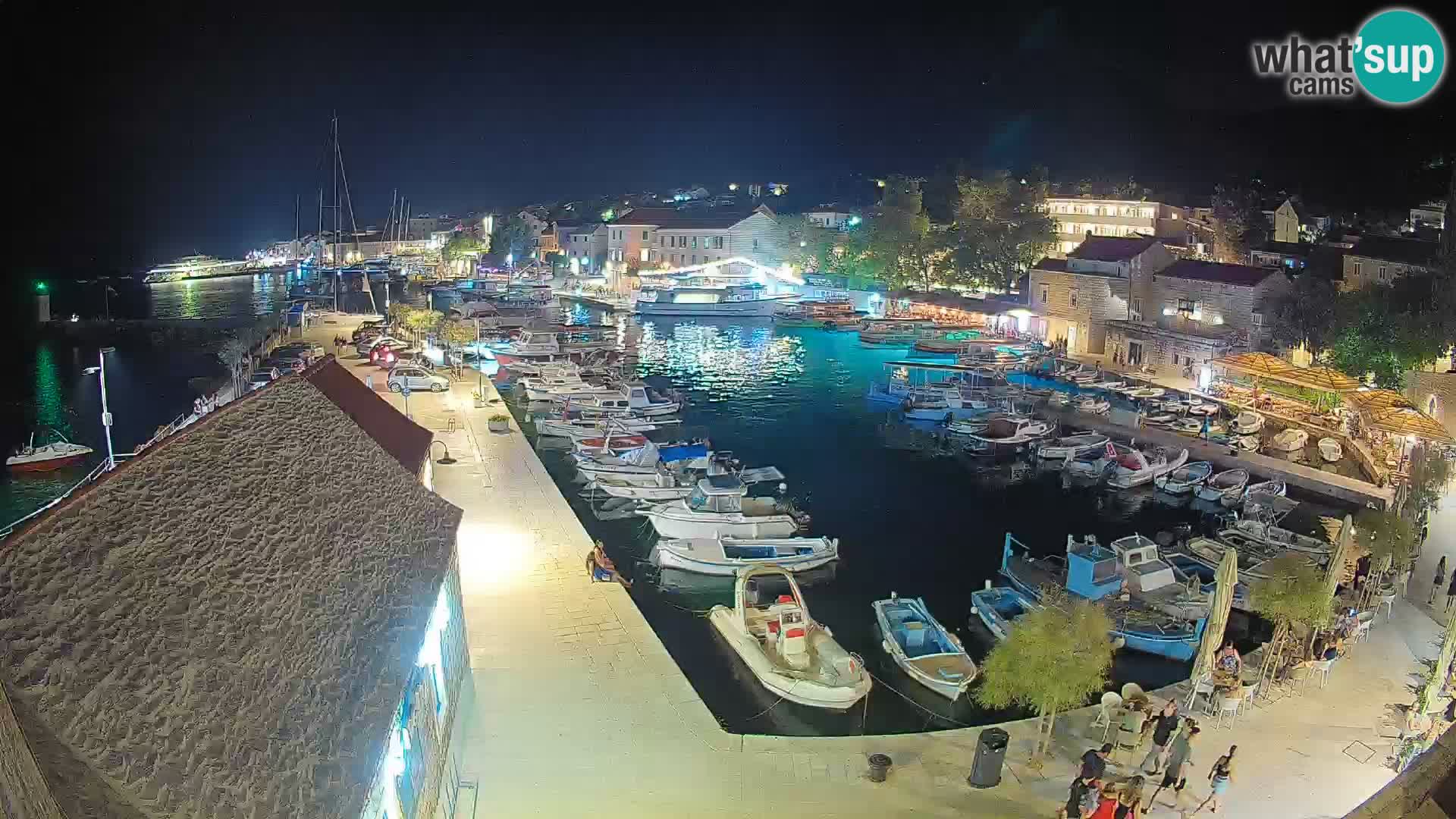 Web kamera Bol Riva – Pogled uživo na luku i marinu