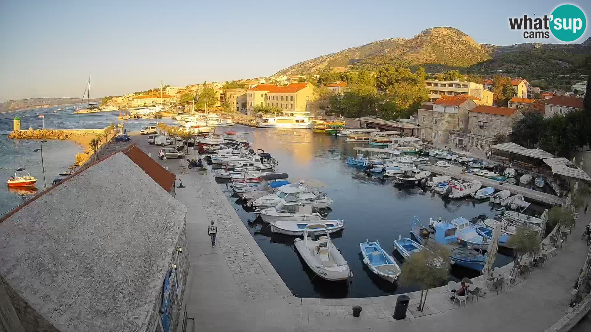 Webcam porto di Bol – Vista live sulla Riva e Marina