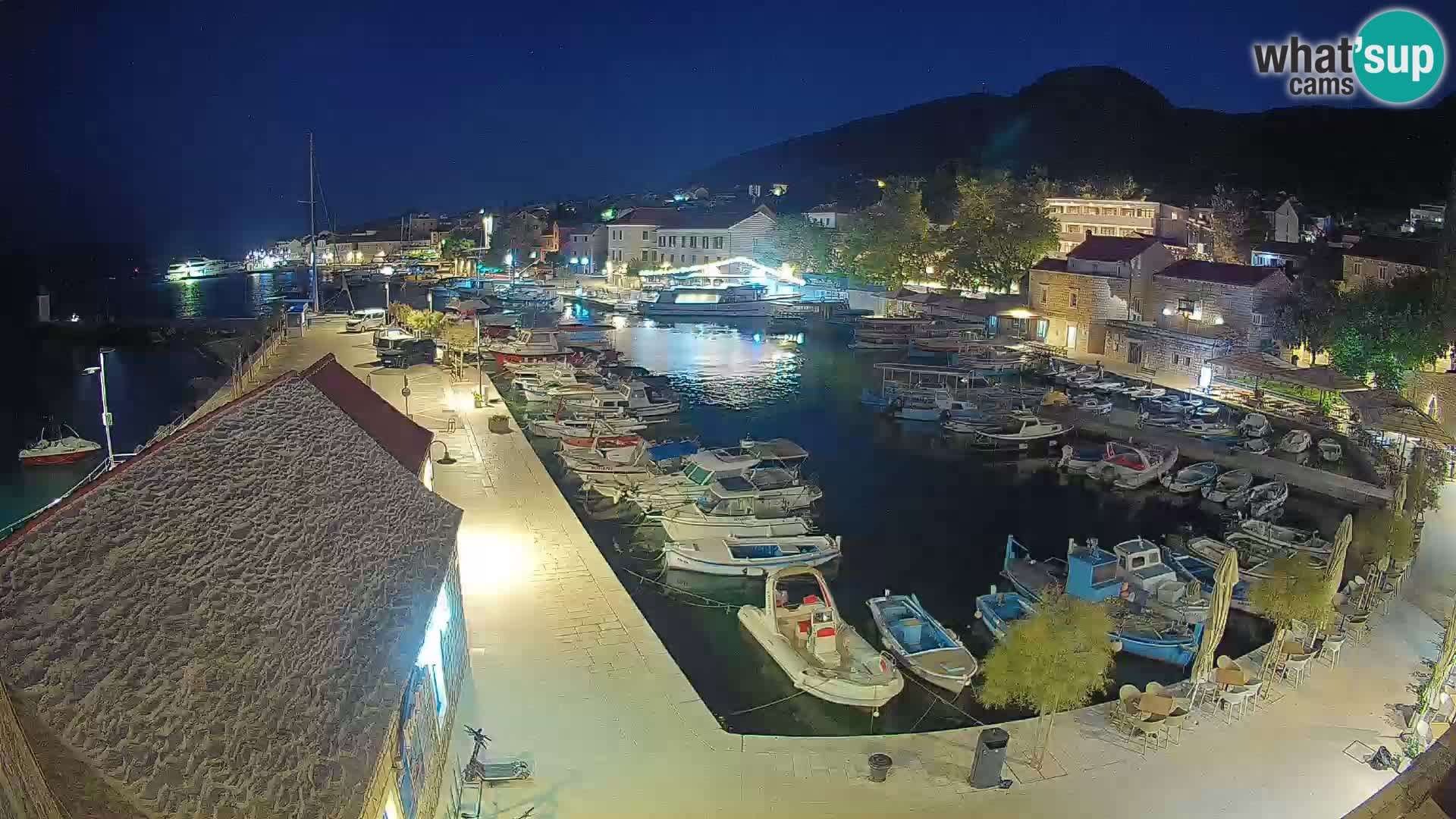 Webcam porto di Bol – Vista live sulla Riva e Marina