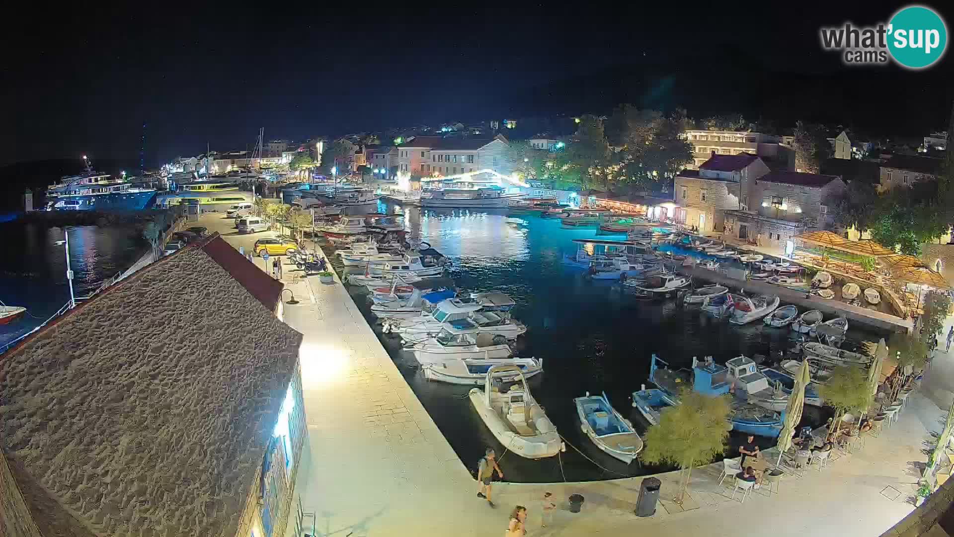 Web kamera Bol Riva – Pogled uživo na luku i marinu