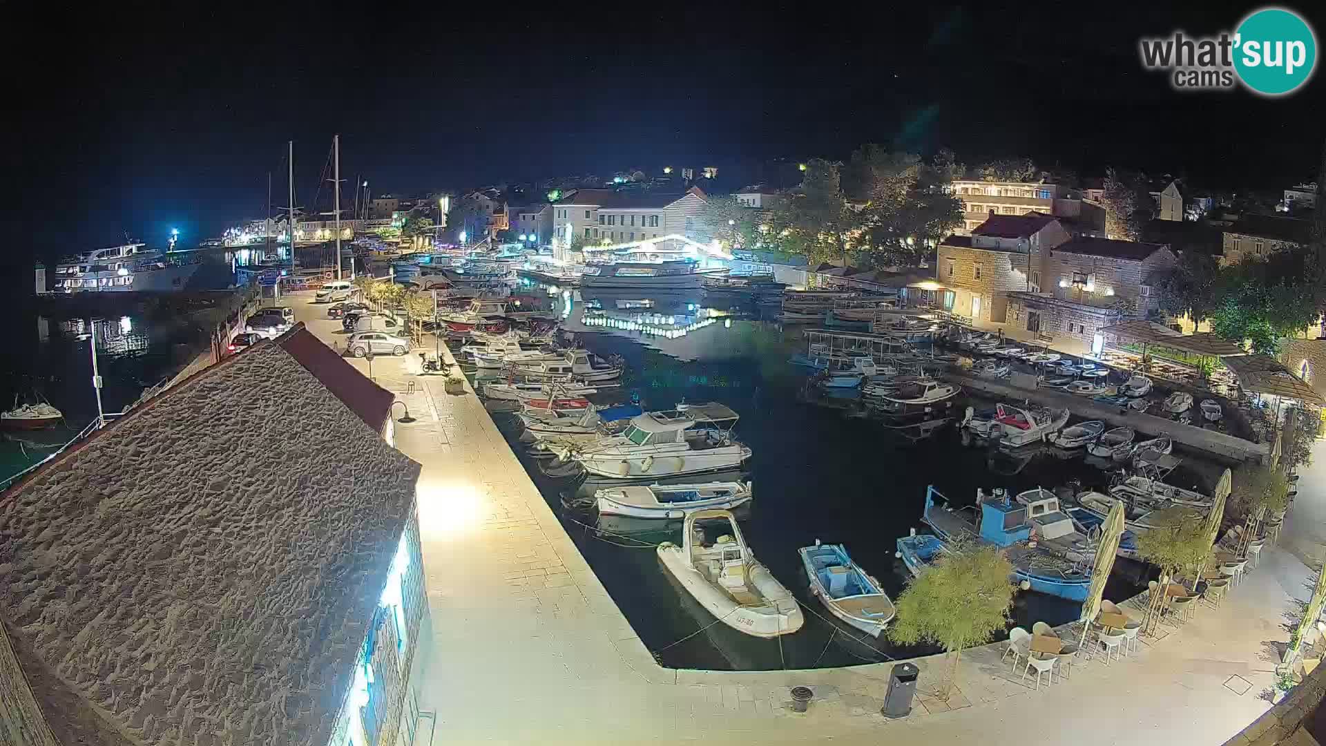 Webcam porto di Bol – Vista live sulla Riva e Marina